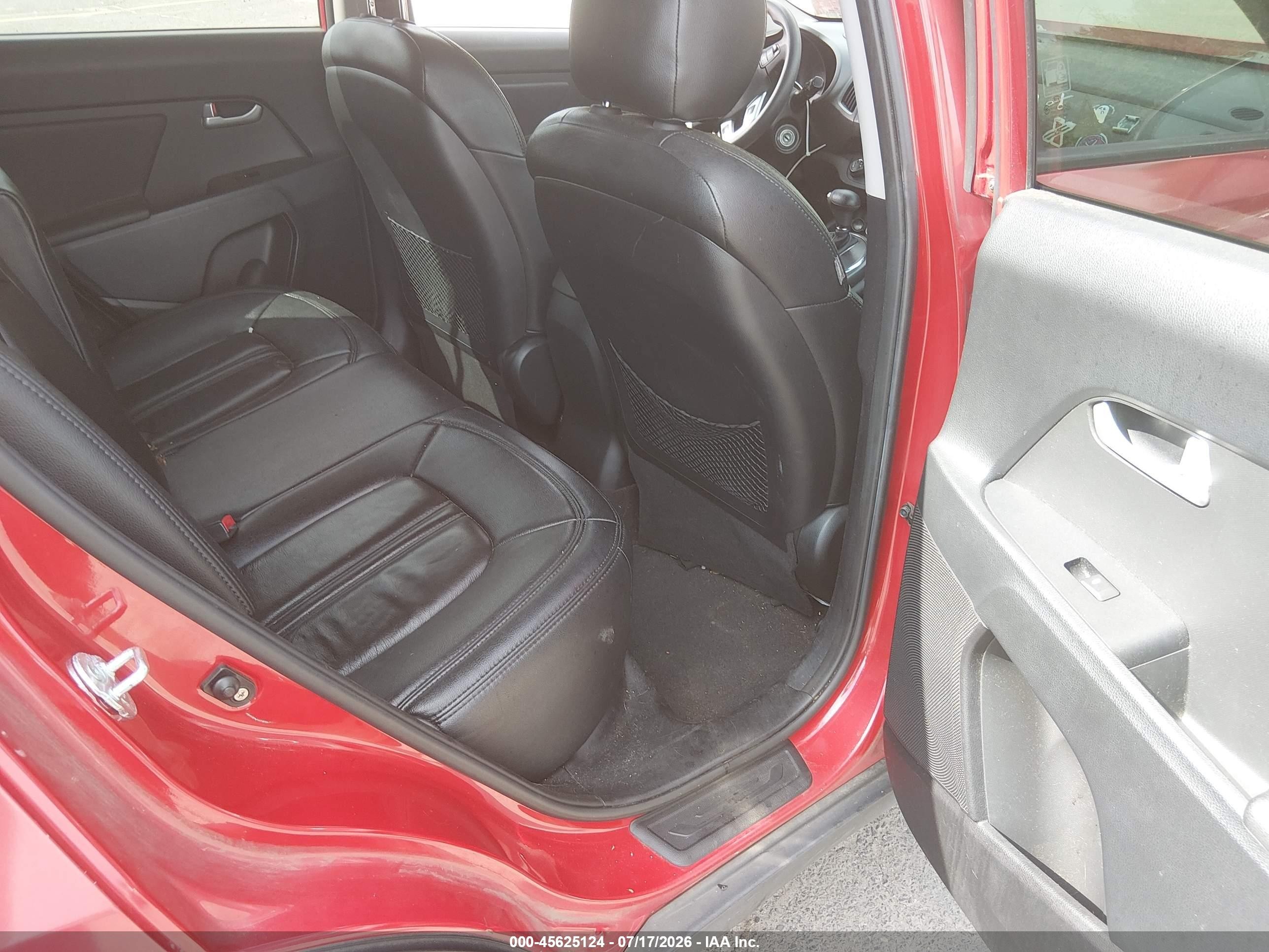 2011 Kia Sportage Lx Red vin: KNDPBCA28B7076019
