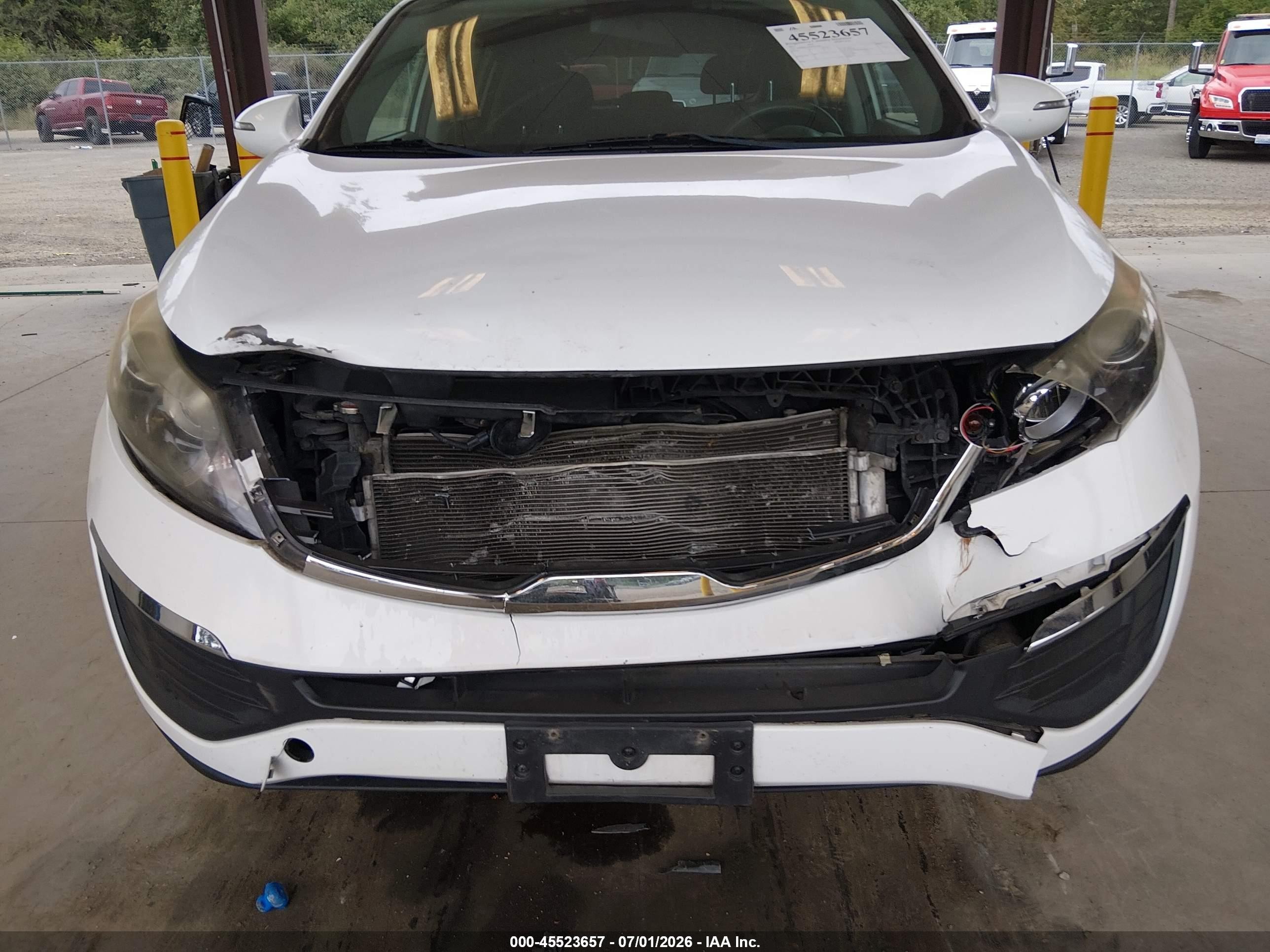 2011 Kia Sportage Lx White vin: KNDPBCA28B7077638