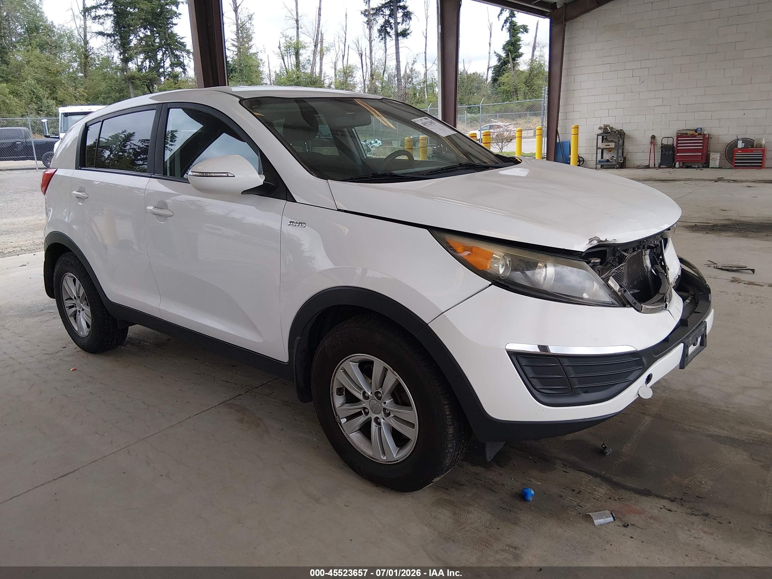 2011 Kia Sportage Lx White vin: KNDPBCA28B7077638