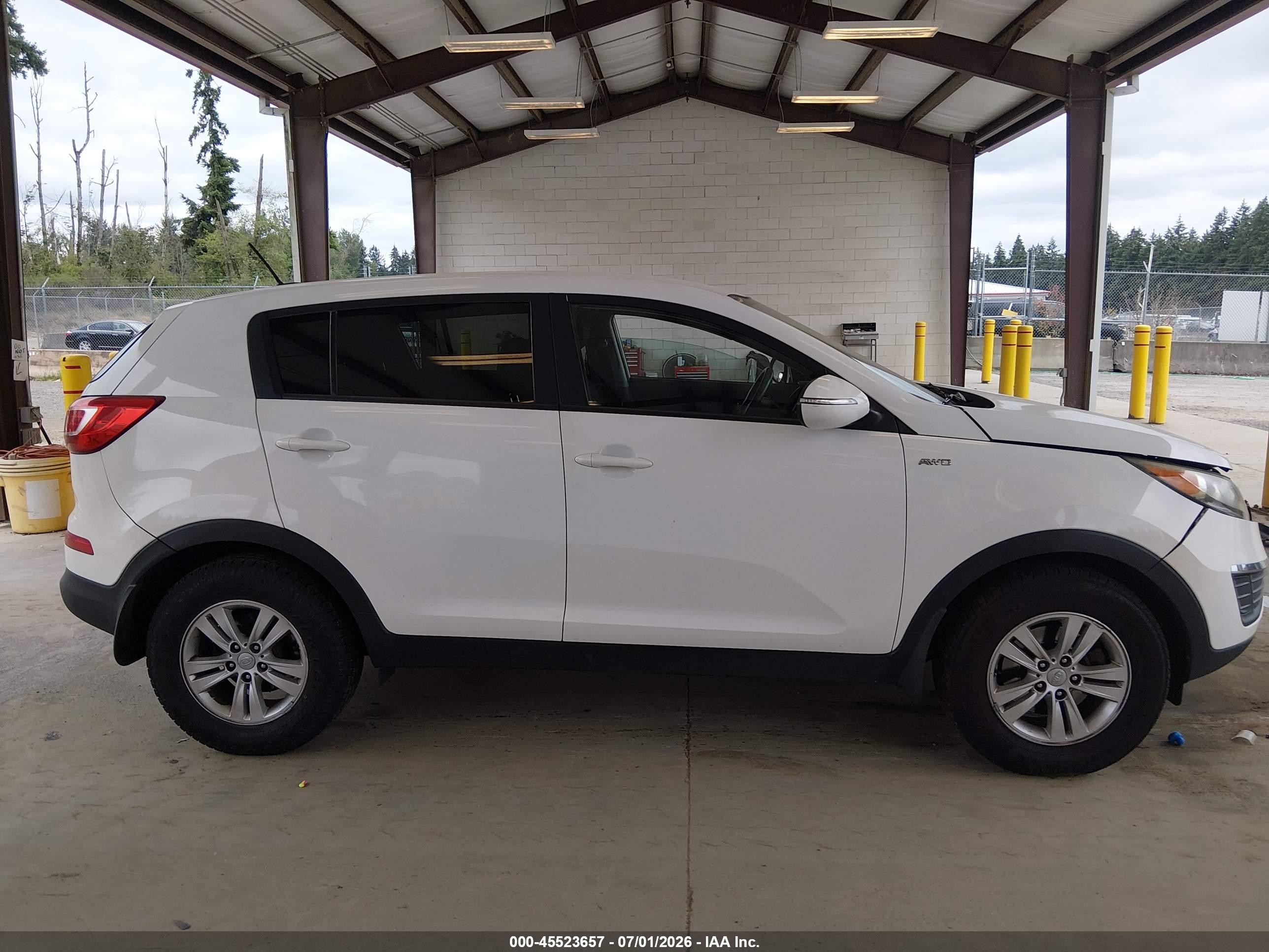 2011 Kia Sportage Lx White vin: KNDPBCA28B7077638