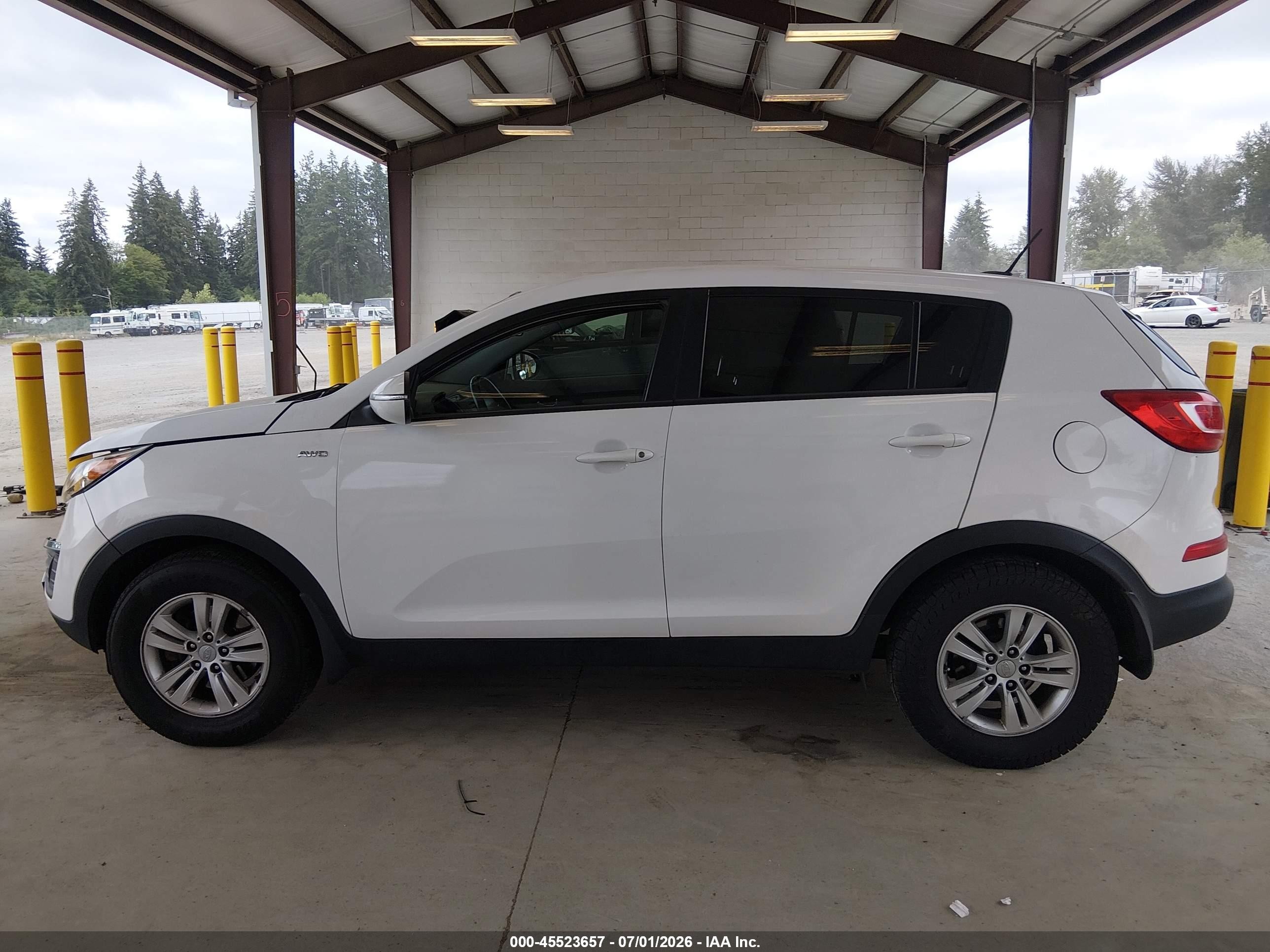 2011 Kia Sportage Lx White vin: KNDPBCA28B7077638