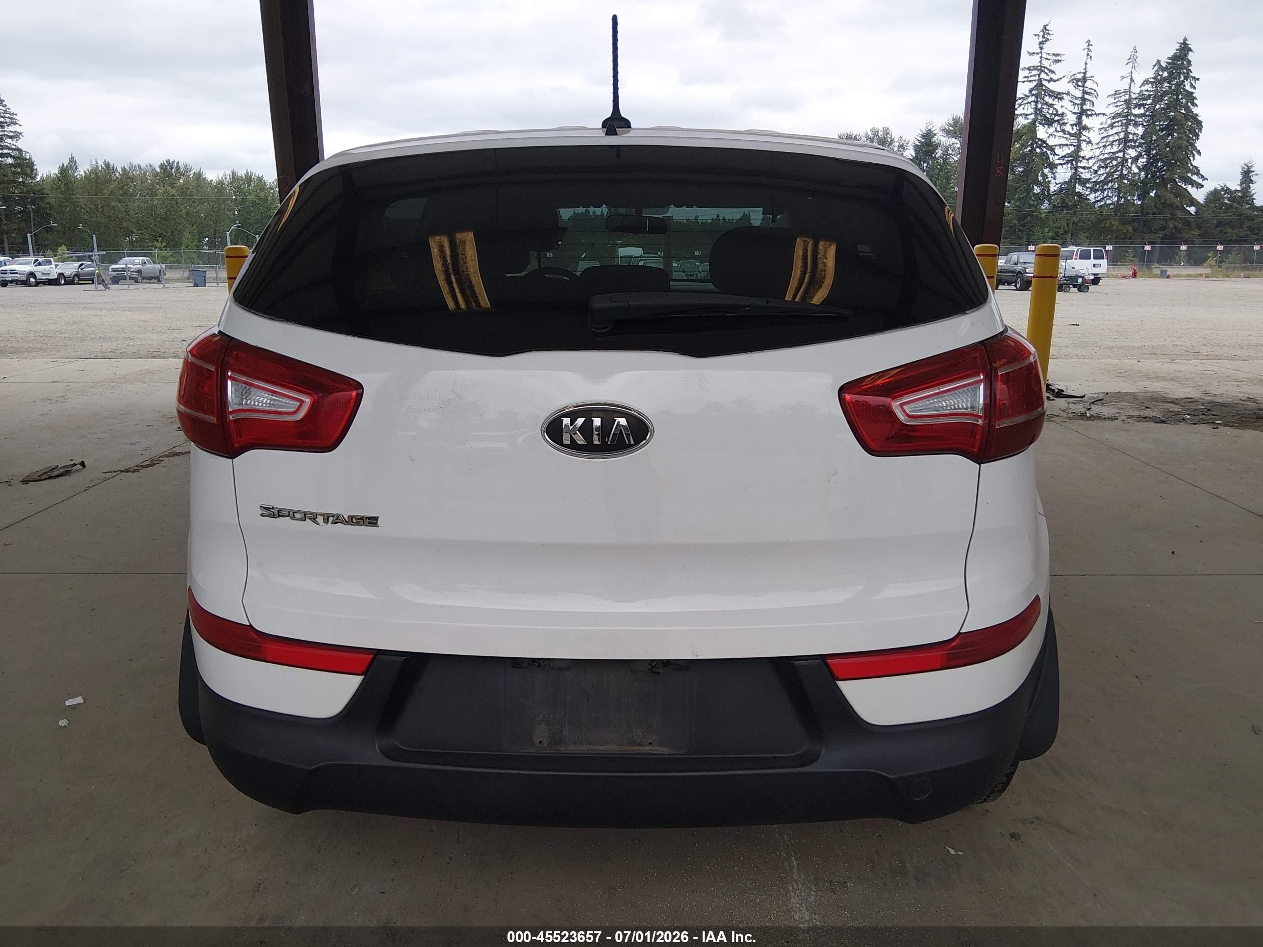 2011 Kia Sportage Lx White vin: KNDPBCA28B7077638