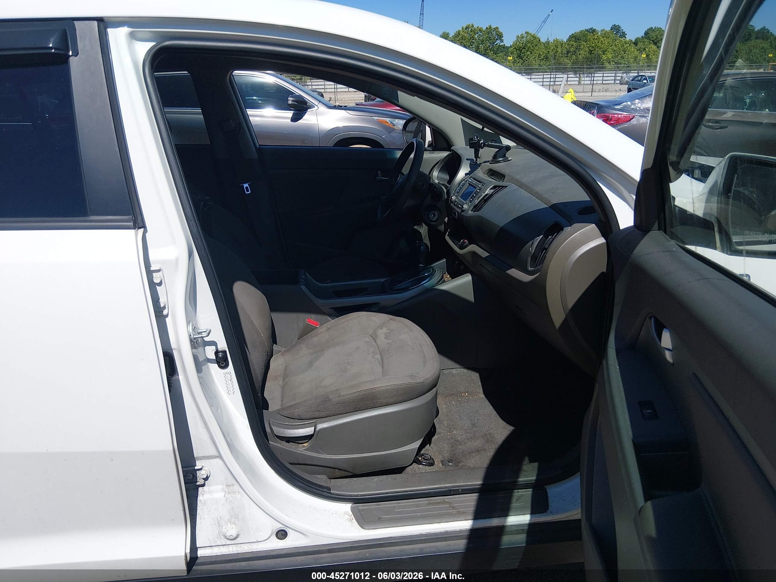 2013 Kia Sportage Lx White vin: KNDPBCA28D7478030