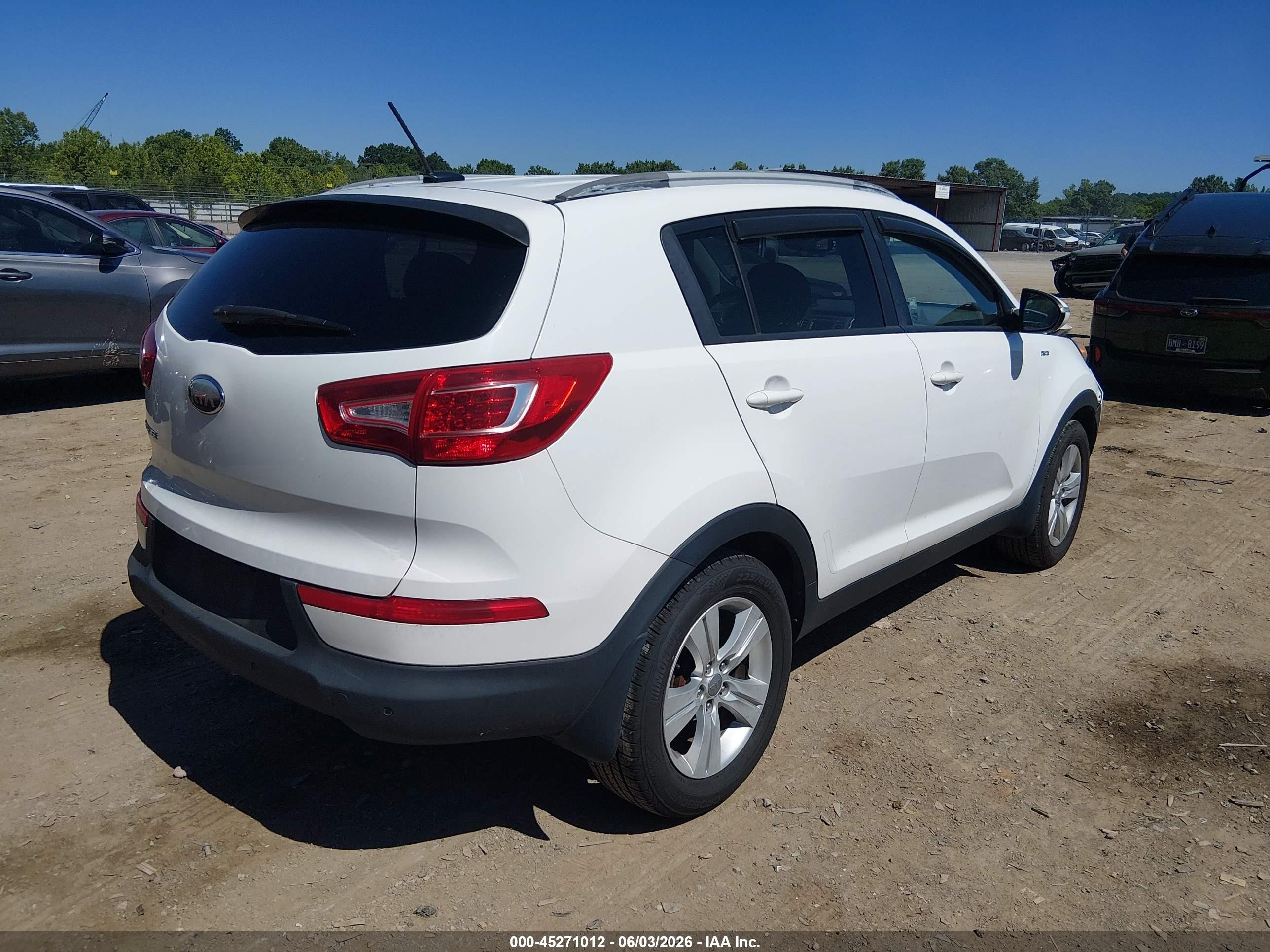 2013 Kia Sportage Lx White vin: KNDPBCA28D7478030