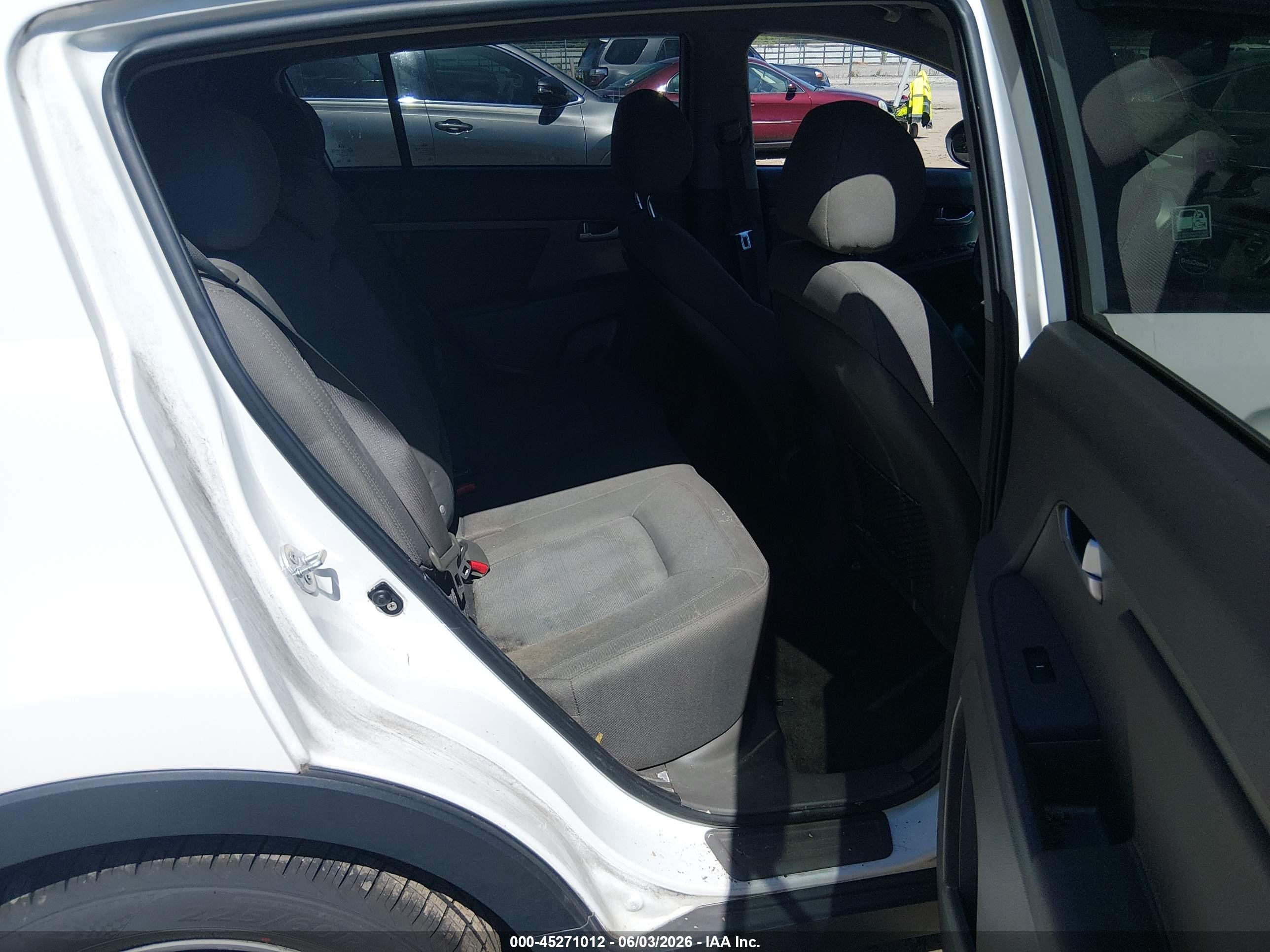 2013 Kia Sportage Lx White vin: KNDPBCA28D7478030