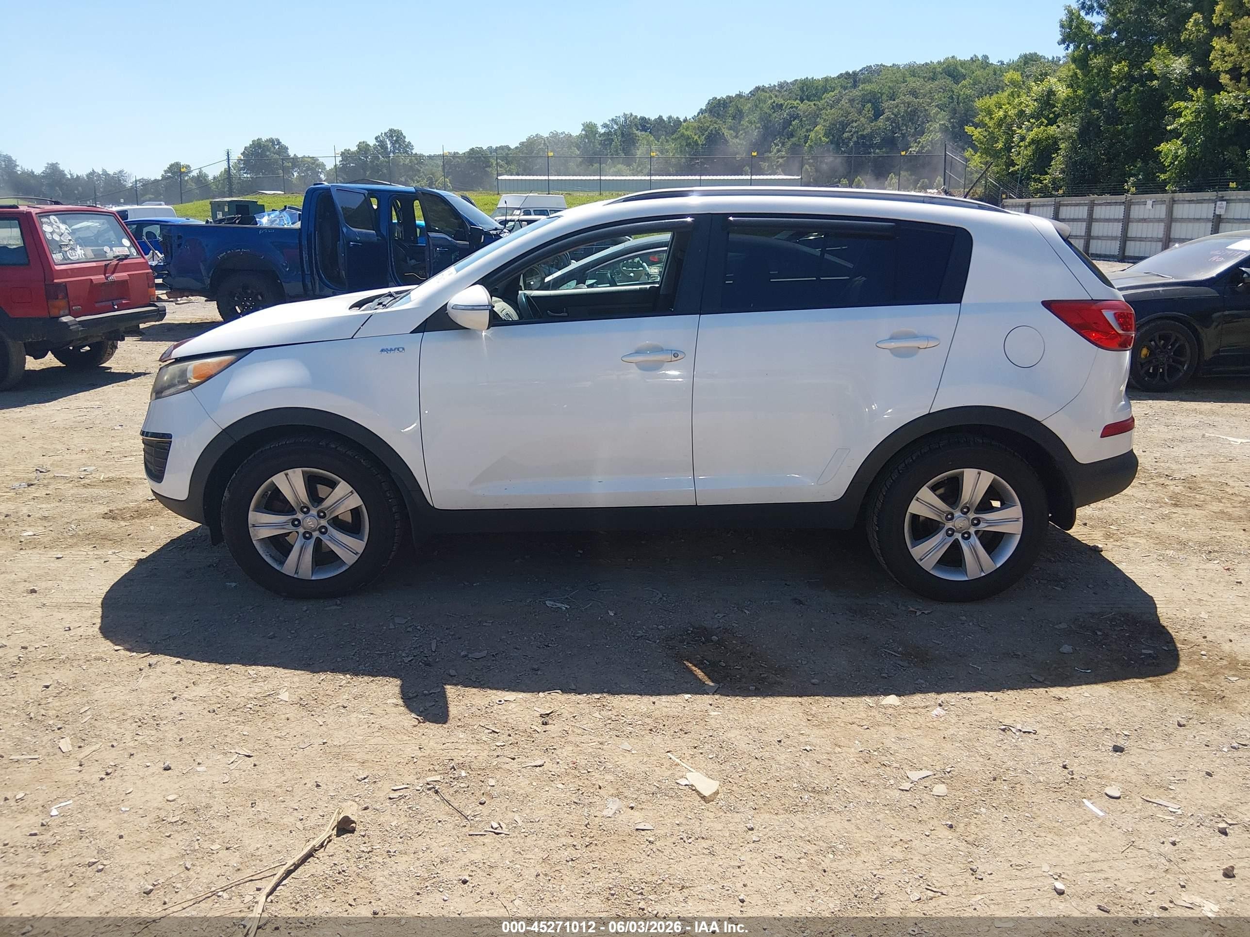 2013 Kia Sportage Lx White vin: KNDPBCA28D7478030
