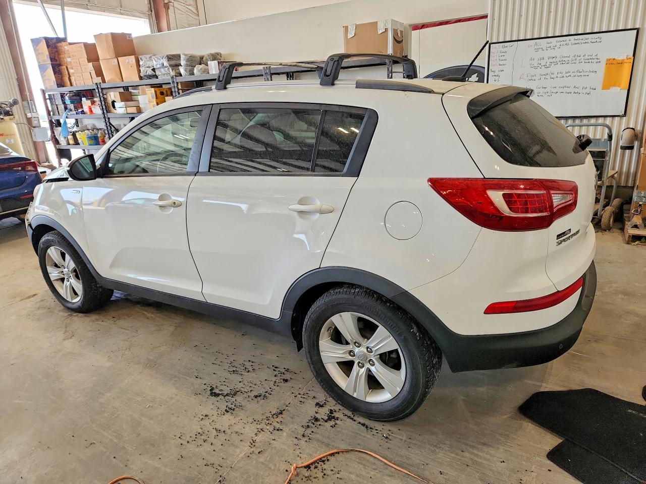 2011 Kia Sportage Lx White vin: KNDPBCA29B7083934