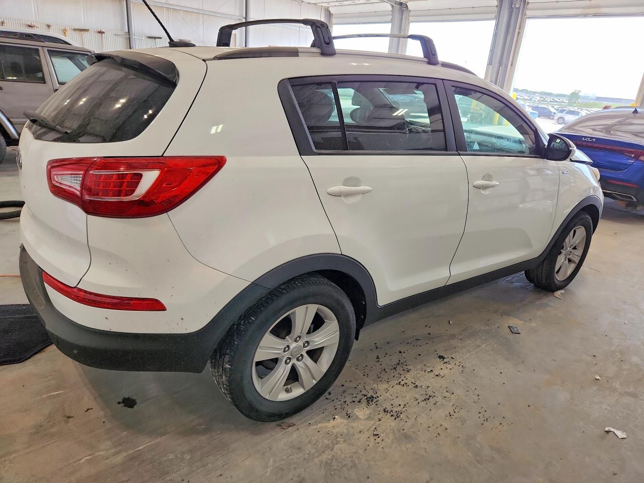 2011 Kia Sportage Lx White vin: KNDPBCA29B7083934
