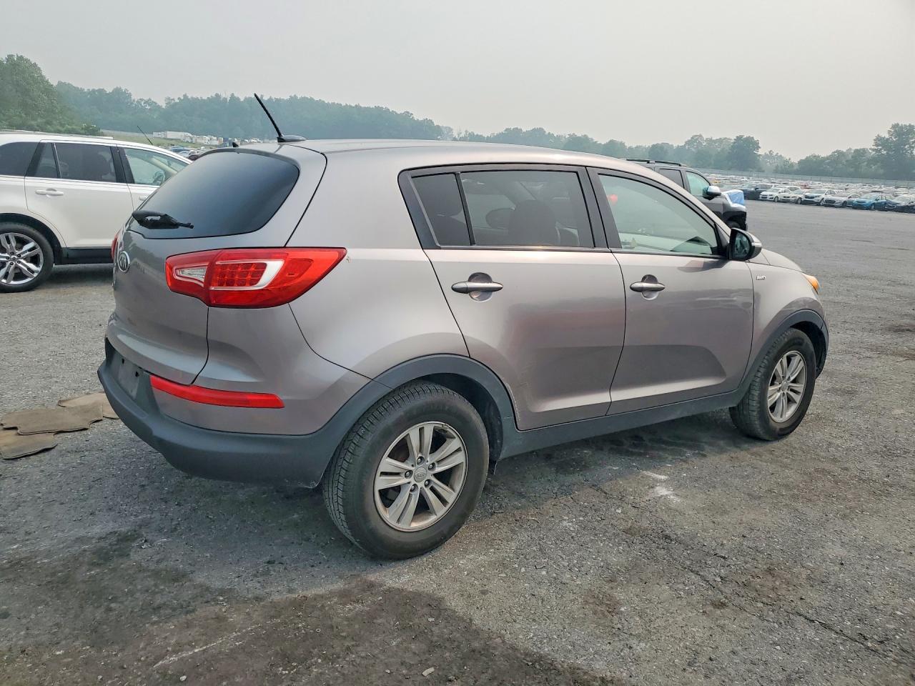 2011 Kia Sportage Lx Бежевый vin: KNDPBCA2XB7136155