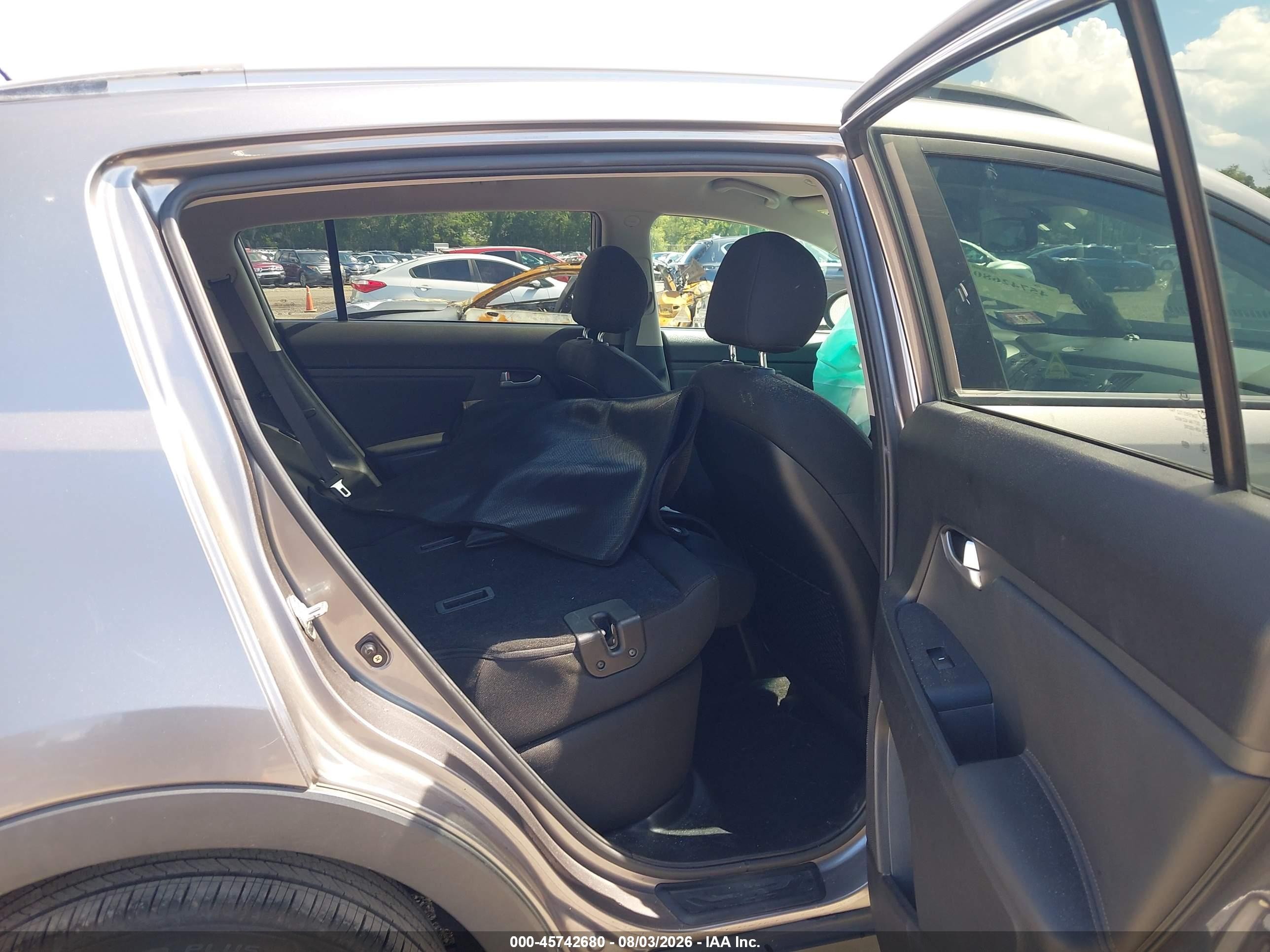 2011 Kia Sportage Lx Silver vin: KNDPBCA2XB7168197