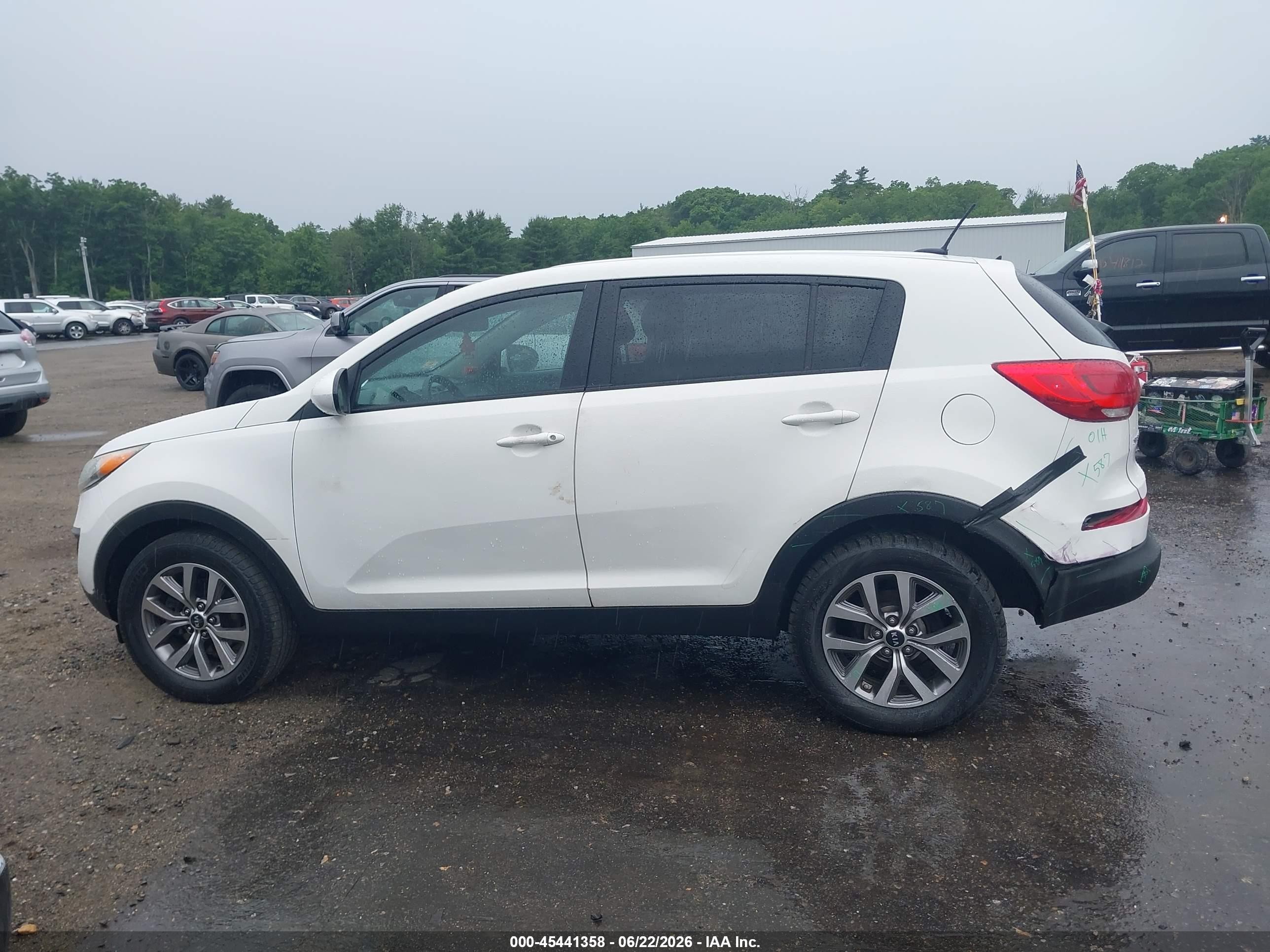 2014 Kia Sportage Lx White vin: KNDPBCAC0E7606111