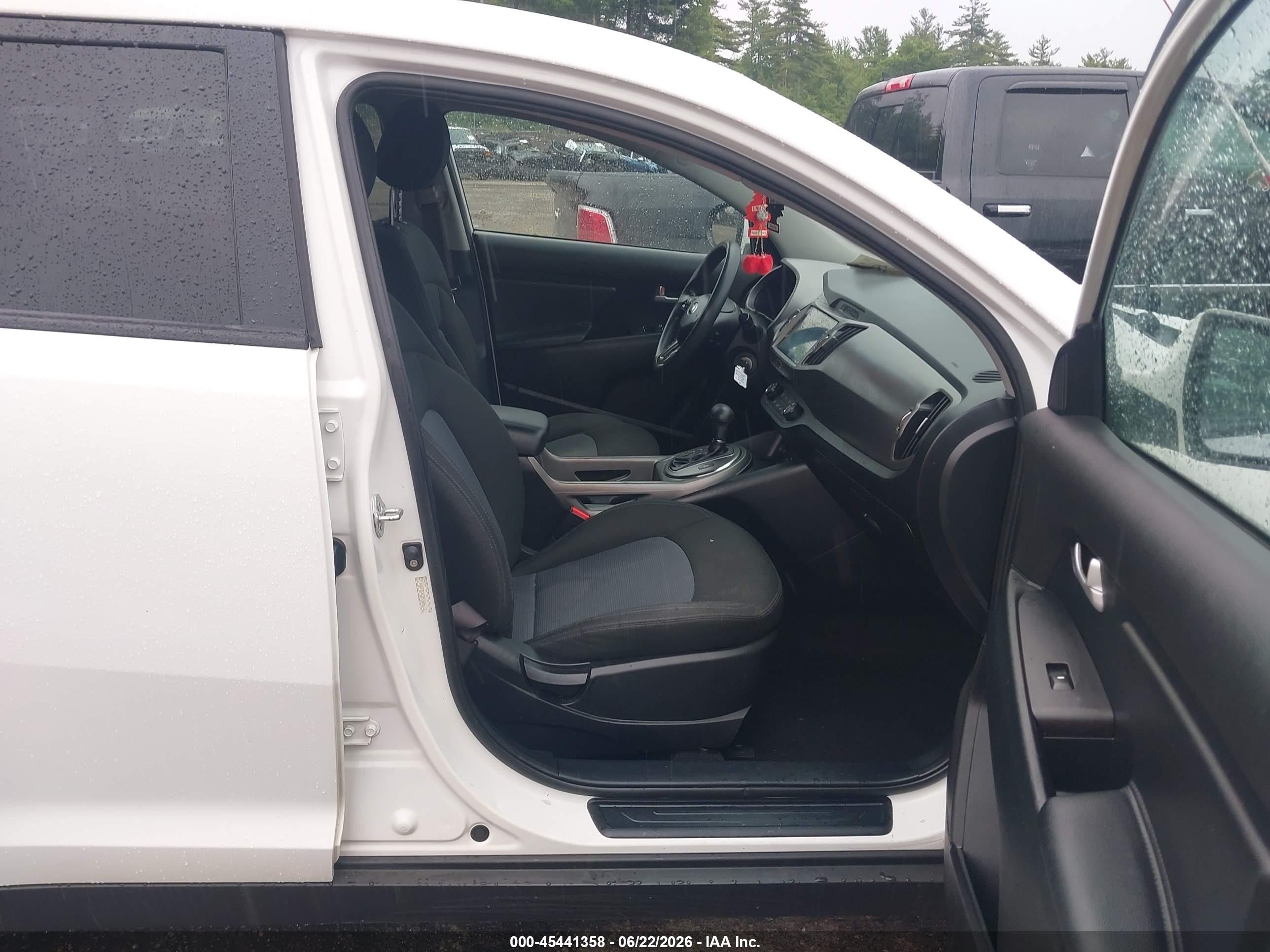 2014 Kia Sportage Lx White vin: KNDPBCAC0E7606111