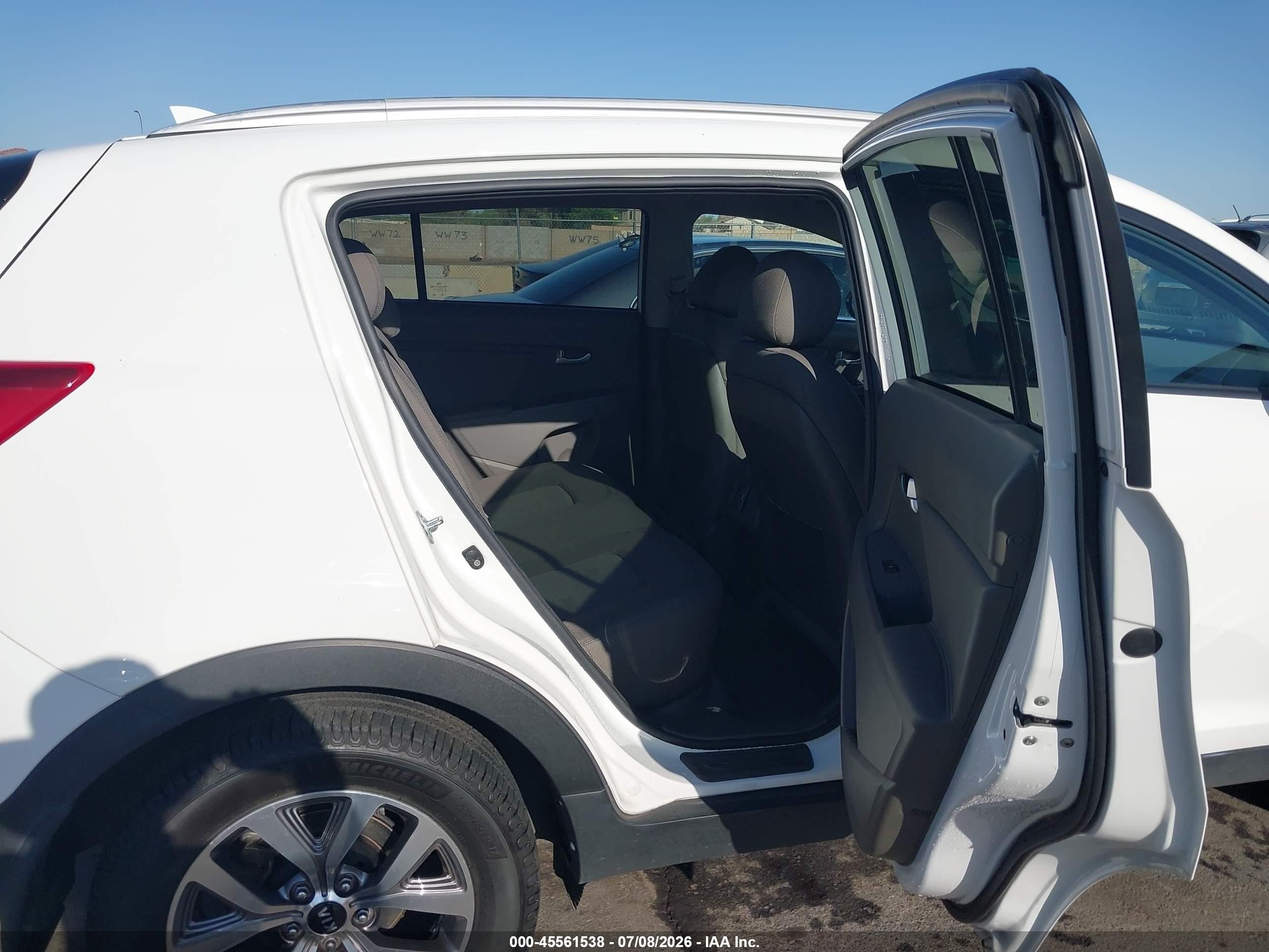2014 Kia Sportage Lx White vin: KNDPBCAC1E7571028