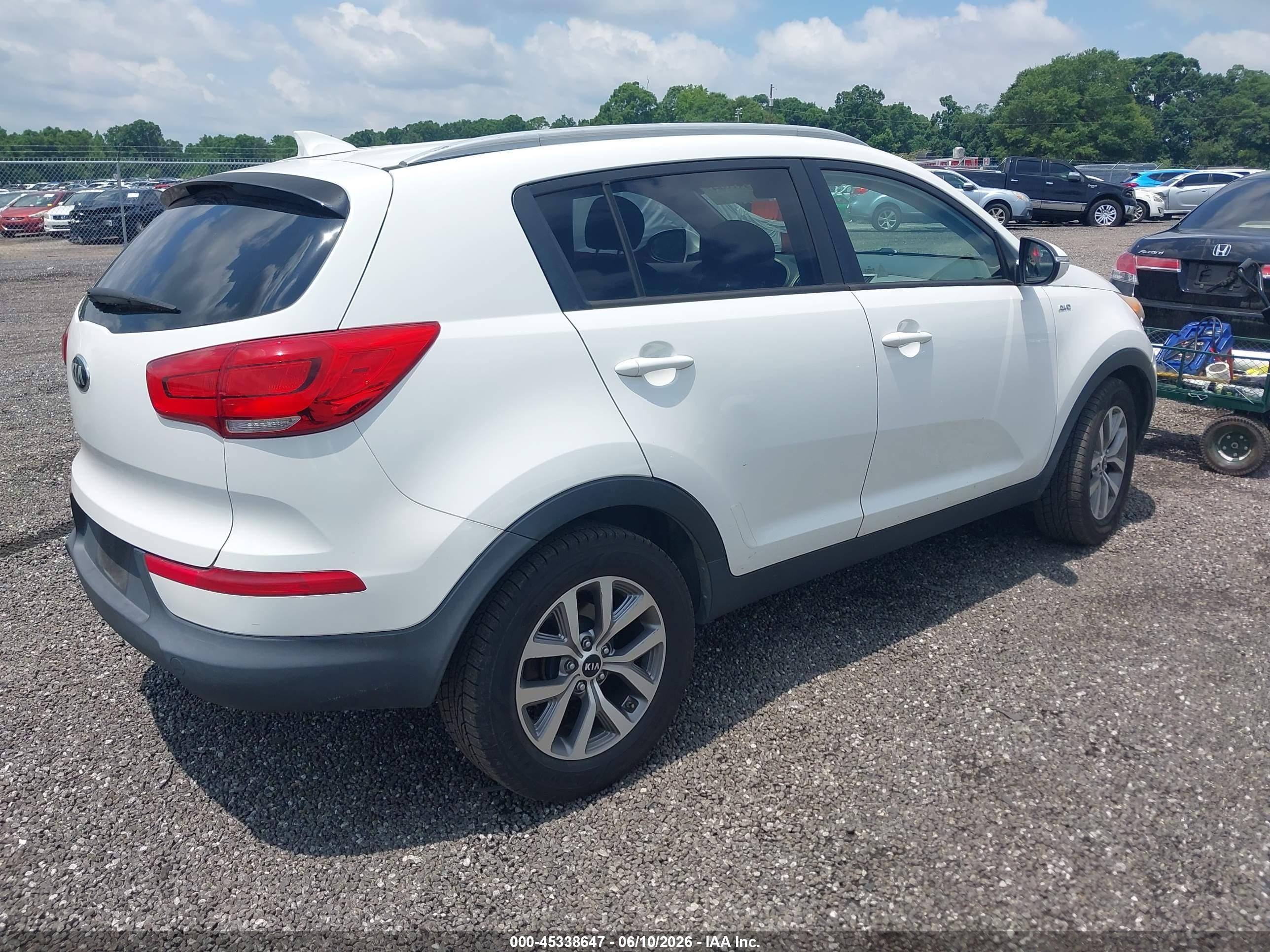 2015 Kia Sportage Lx Белый vin: KNDPBCAC1F7713461