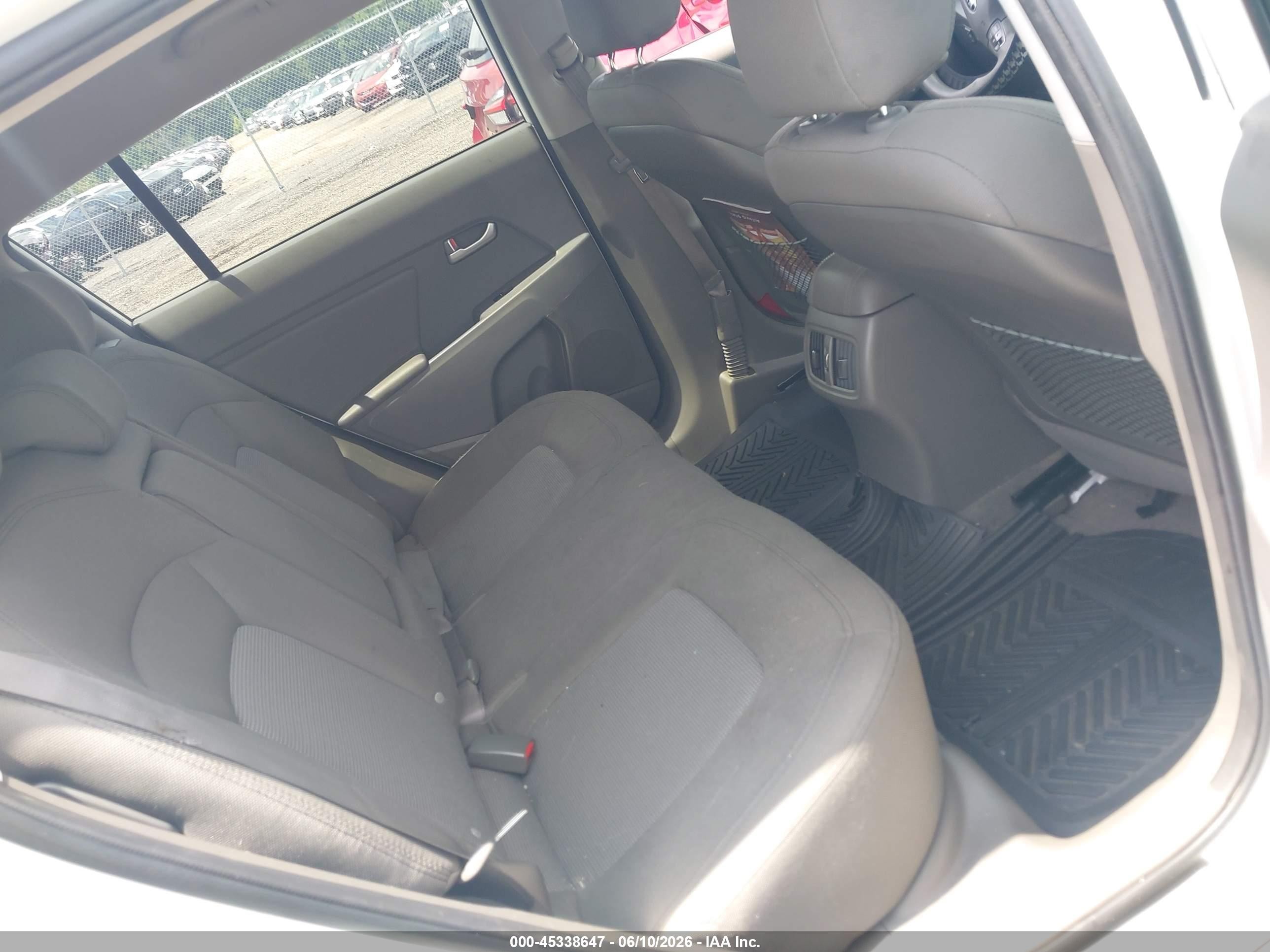 2015 Kia Sportage Lx Белый vin: KNDPBCAC1F7713461