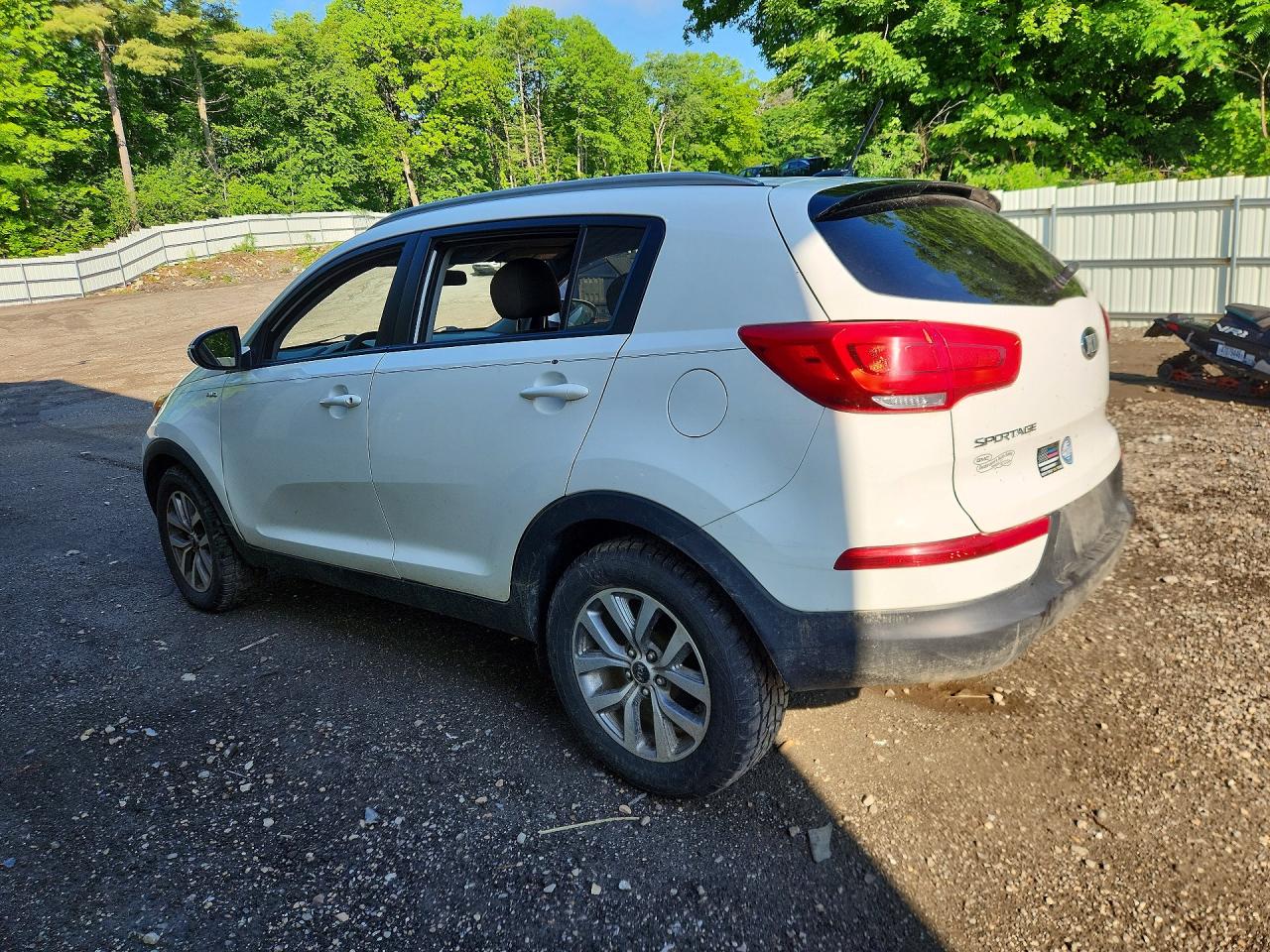 2015 Kia Sportage Lx White vin: KNDPBCAC2F7781672