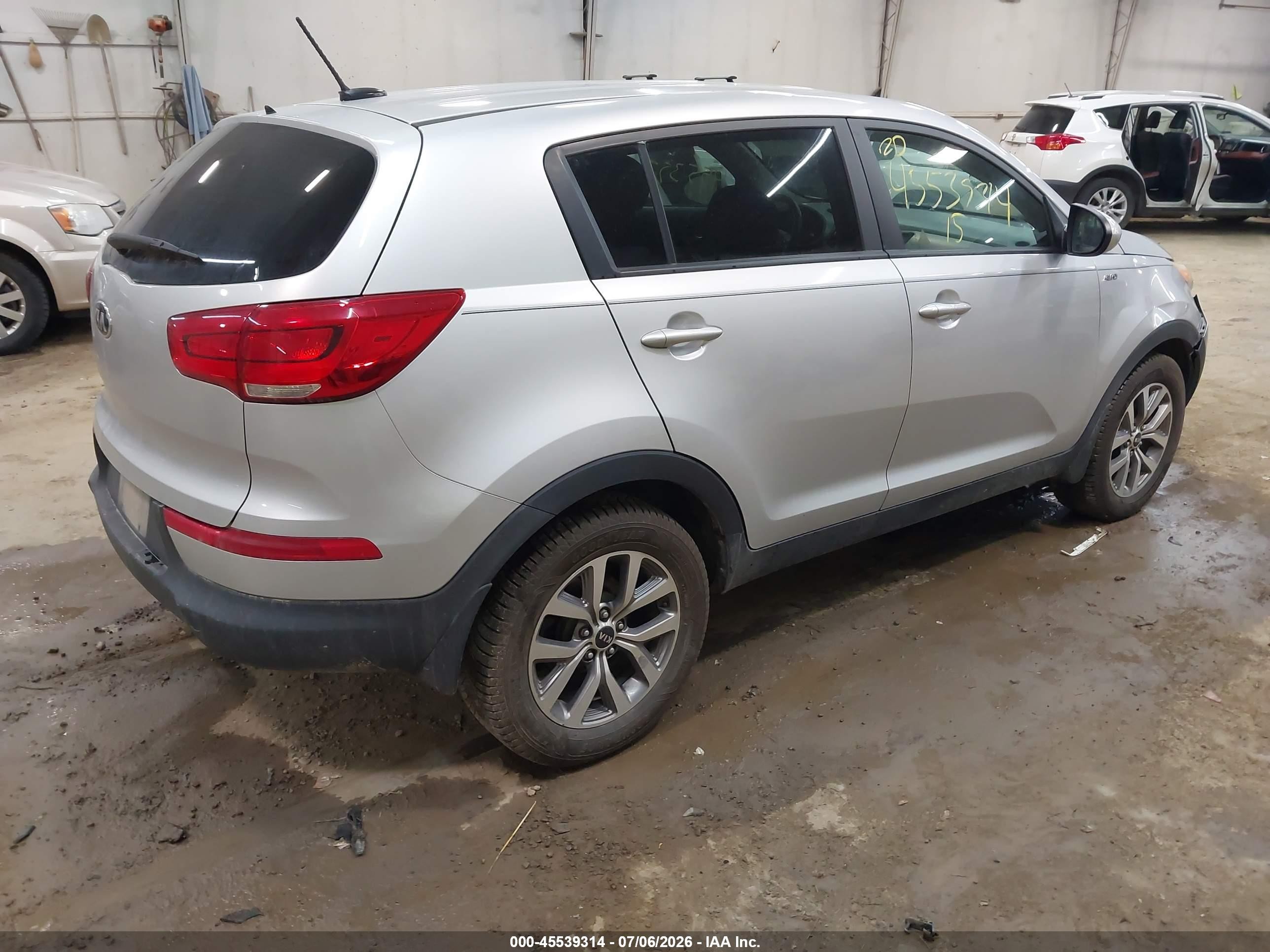 2015 Kia Sportage Lx Silver vin: KNDPBCAC6F7702441