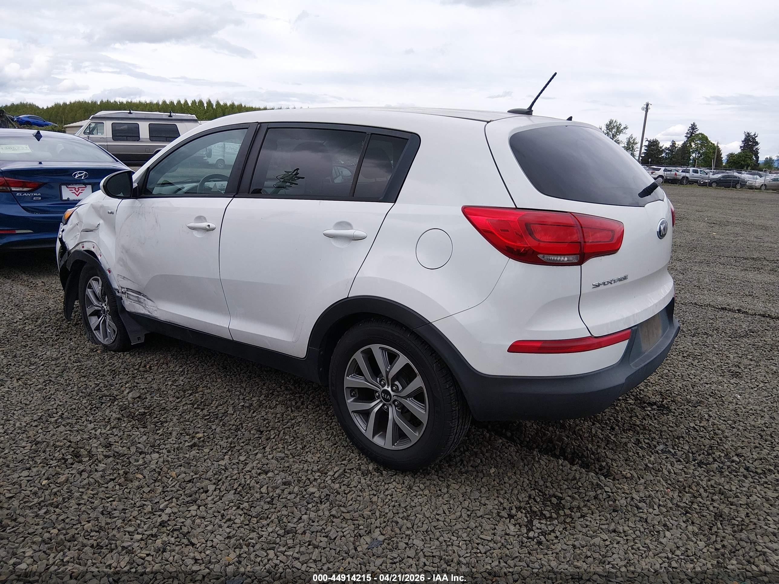 2016 Kia Sportage Lx Белый vin: KNDPBCAC6G7877791
