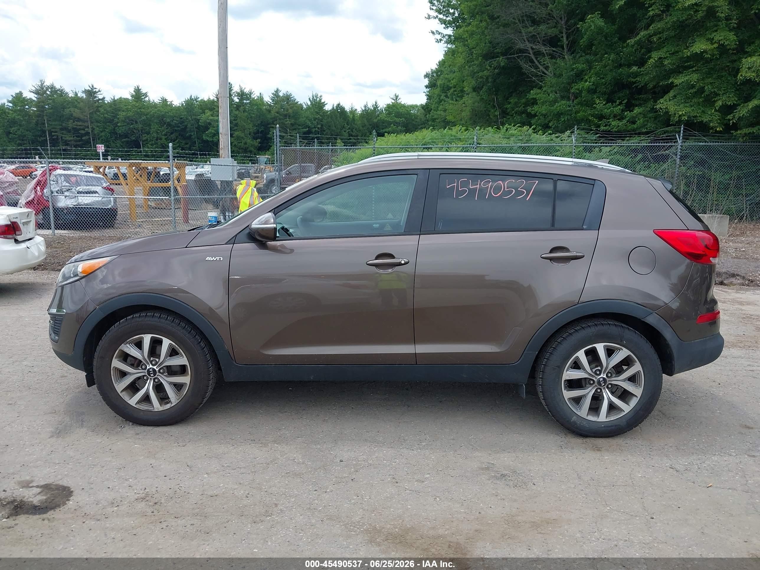 2015 Kia Sportage Lx Коричневый vin: KNDPBCAC7F7756475