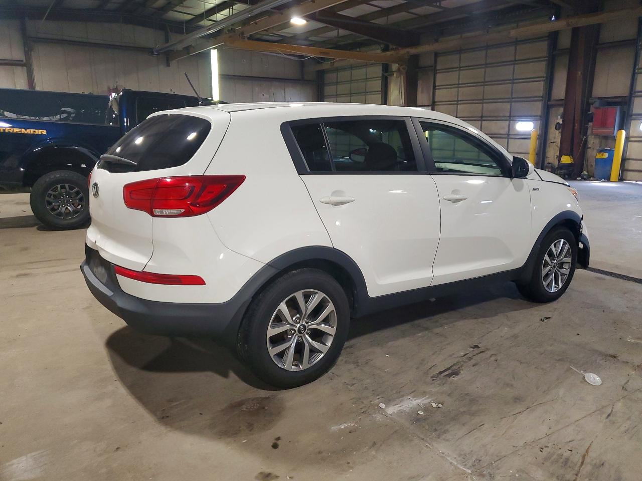 2015 Kia Sportage Lx White vin: KNDPBCAC8F7693791
