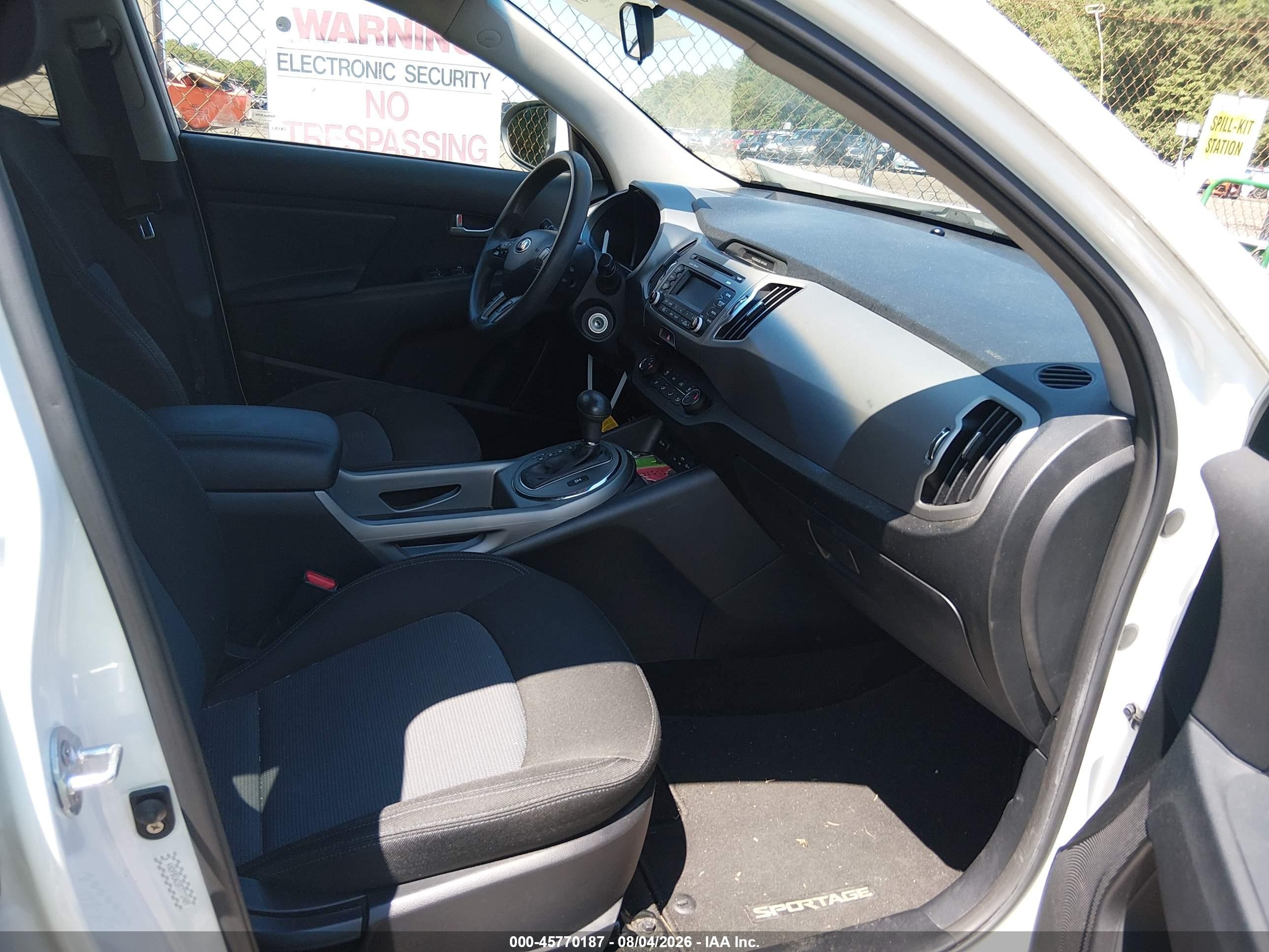 2015 Kia Sportage Lx White vin: KNDPBCAC8F7772409