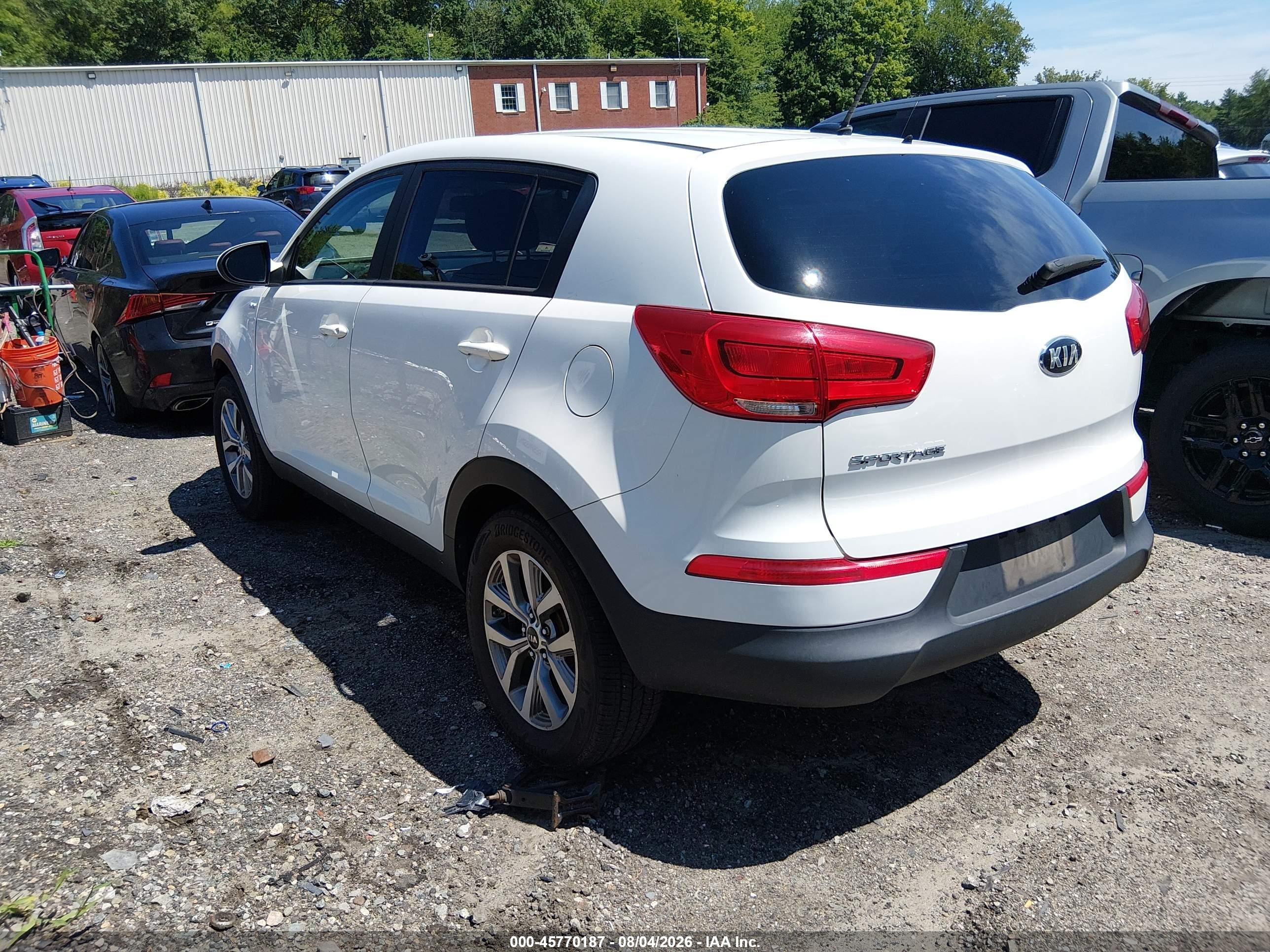 2015 Kia Sportage Lx White vin: KNDPBCAC8F7772409