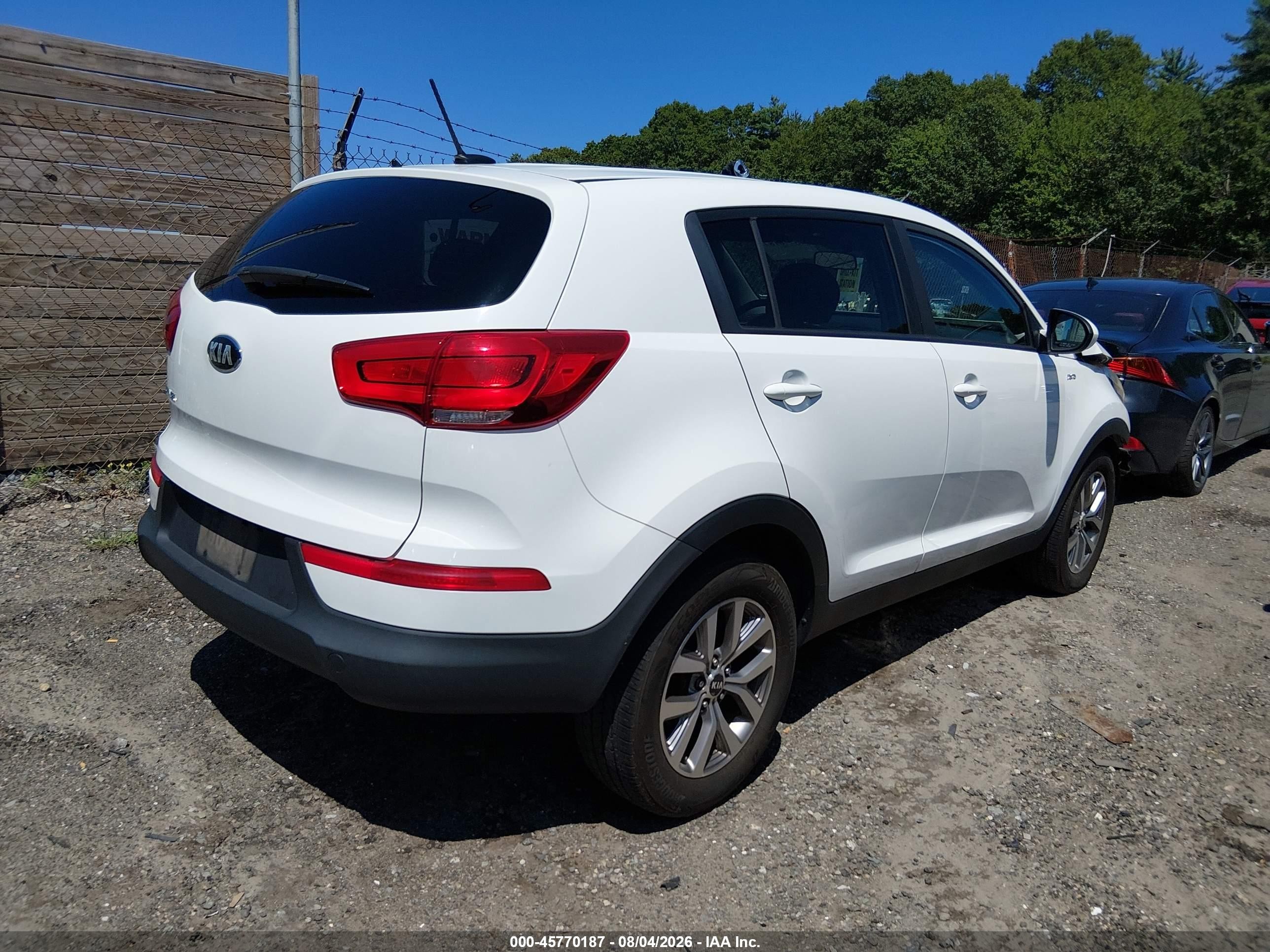 2015 Kia Sportage Lx White vin: KNDPBCAC8F7772409