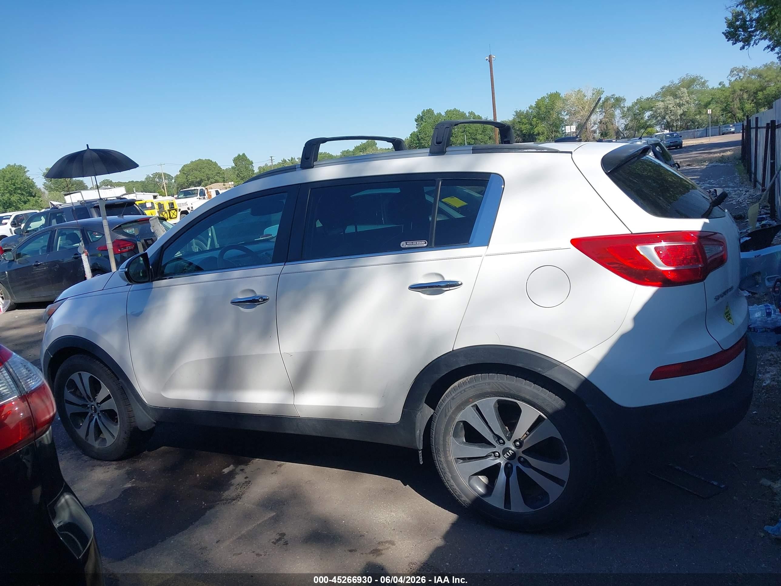 2011 Kia Sportage Ex Белый vin: KNDPC3A21B7157036