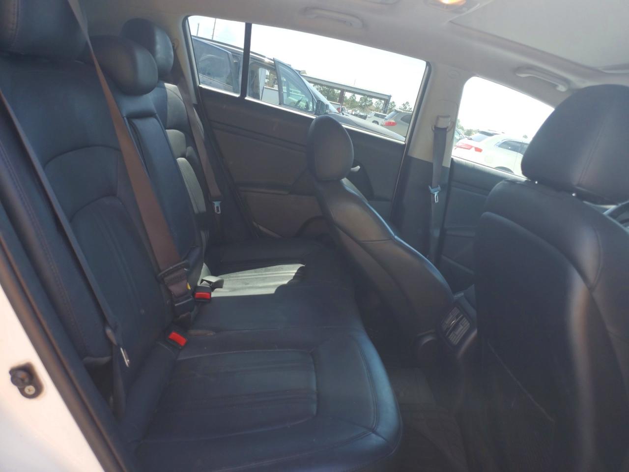 2015 Kia Sportage Ex White vin: KNDPC3AC7F7724476