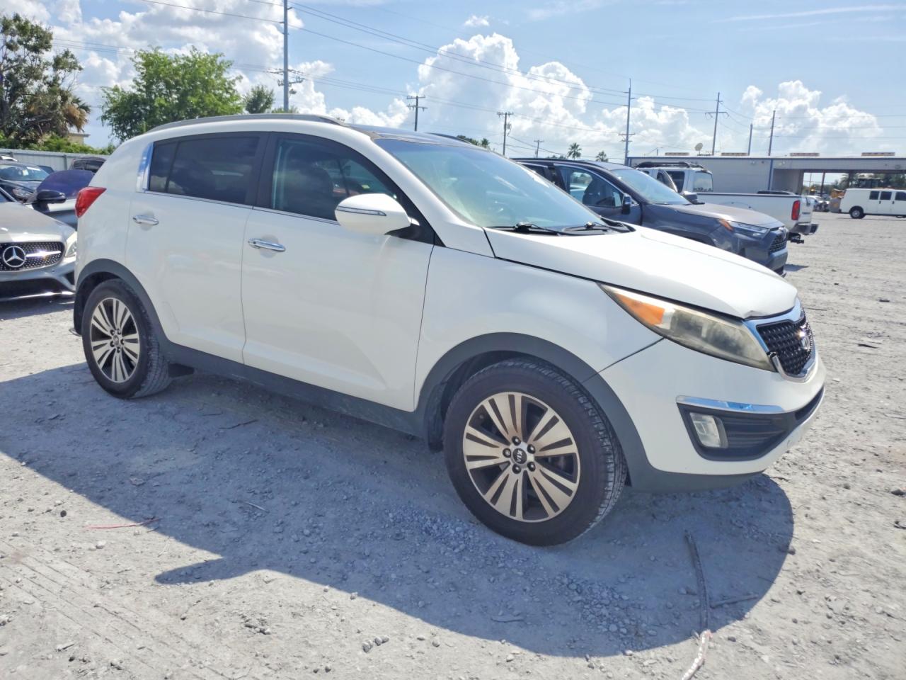 2015 Kia Sportage Ex White vin: KNDPC3AC7F7724476