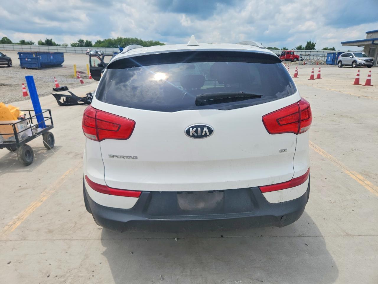 2015 Kia Sportage White vin: KNDPC3AC8F7790695