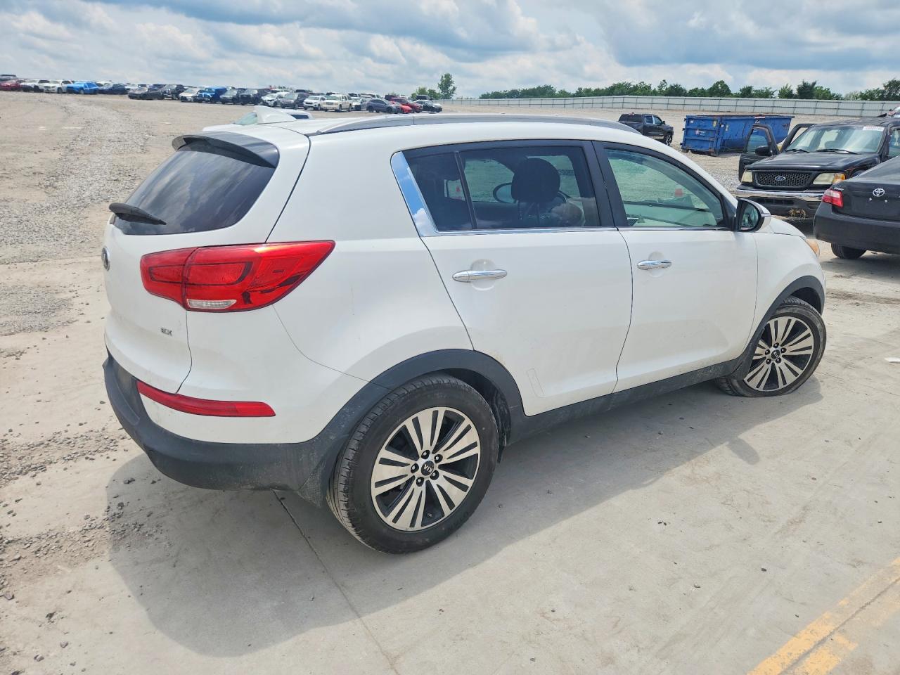 2015 Kia Sportage White vin: KNDPC3AC8F7790695