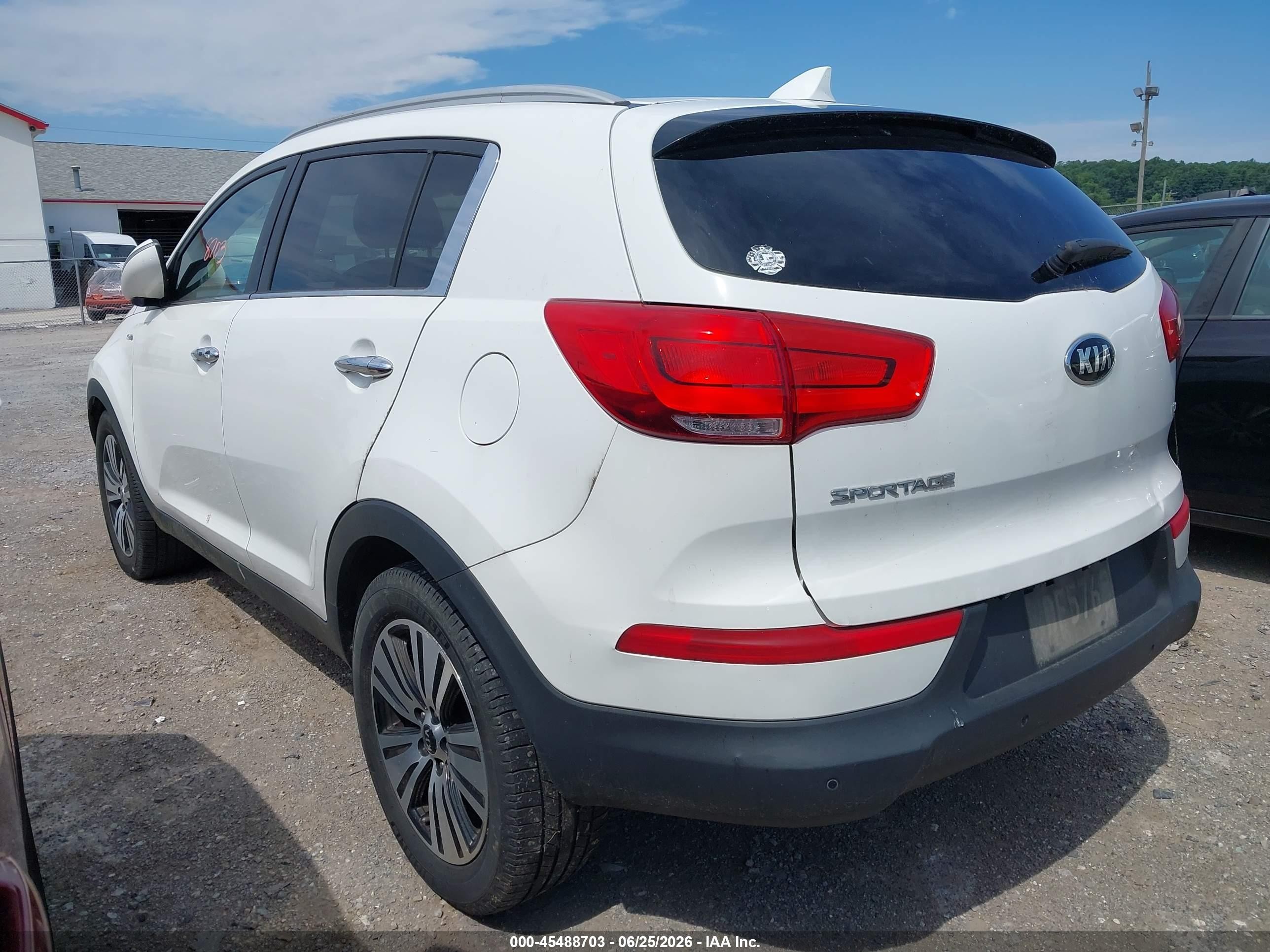 2015 Kia Sportage Ex White vin: KNDPCCAC2F7691662