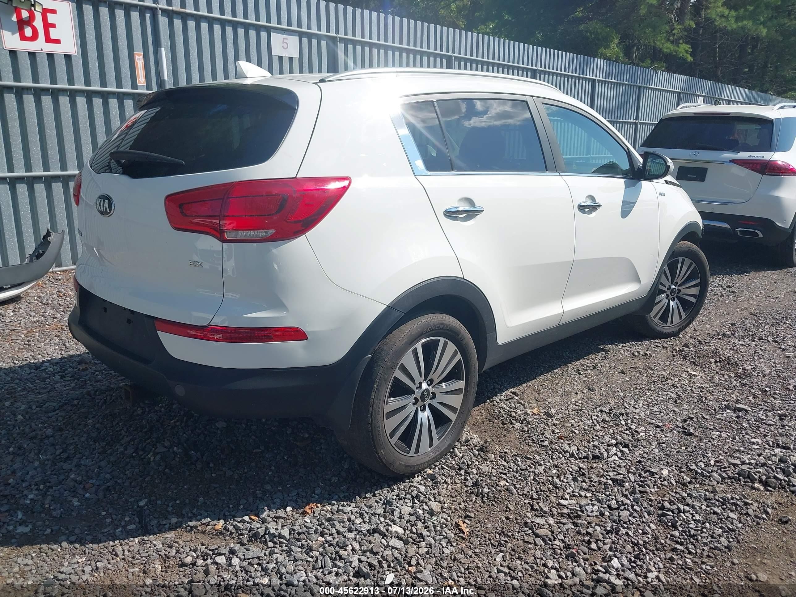 2015 Kia Sportage Ex White vin: KNDPCCAC2F7767493