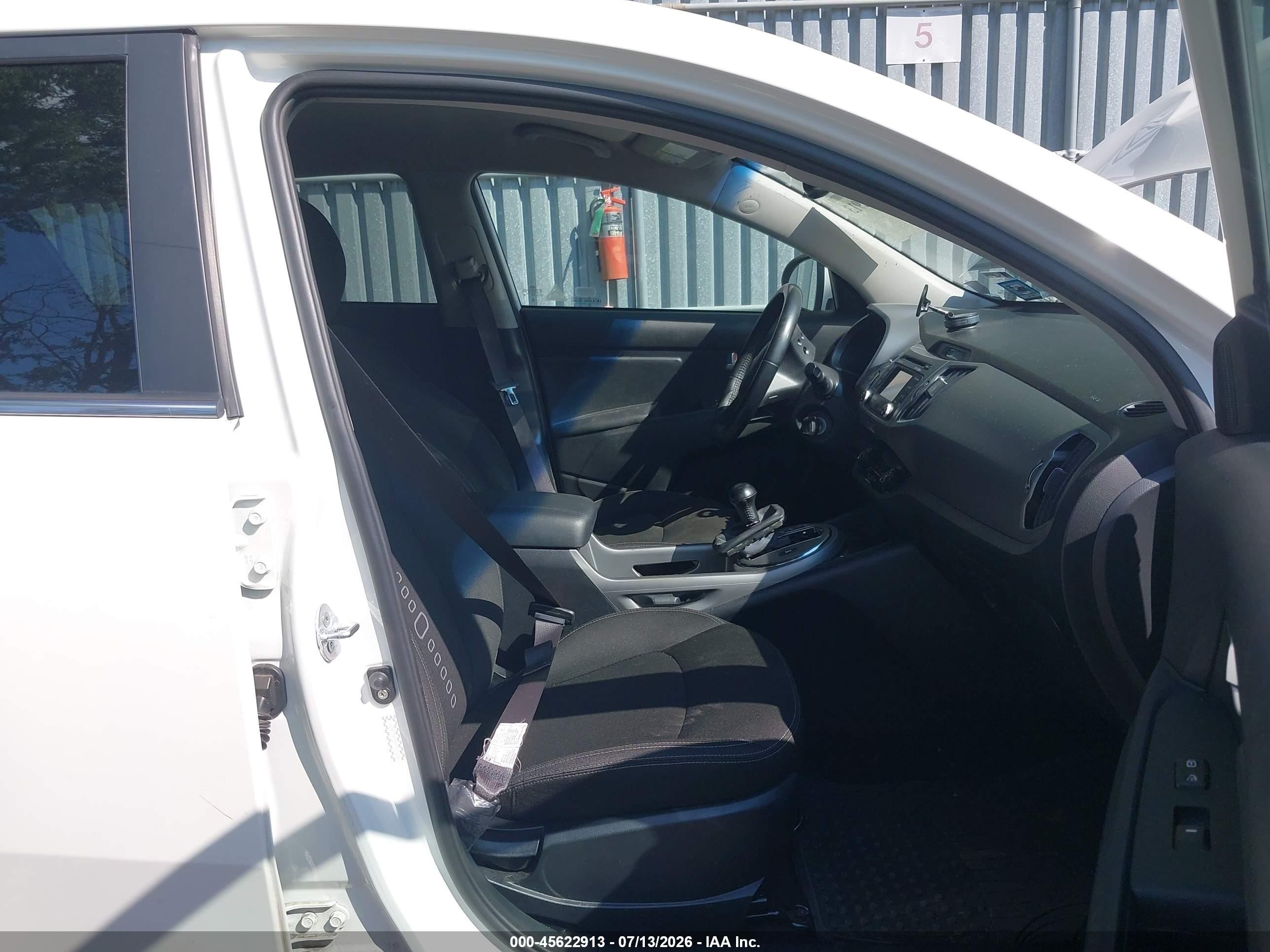 2015 Kia Sportage Ex White vin: KNDPCCAC2F7767493