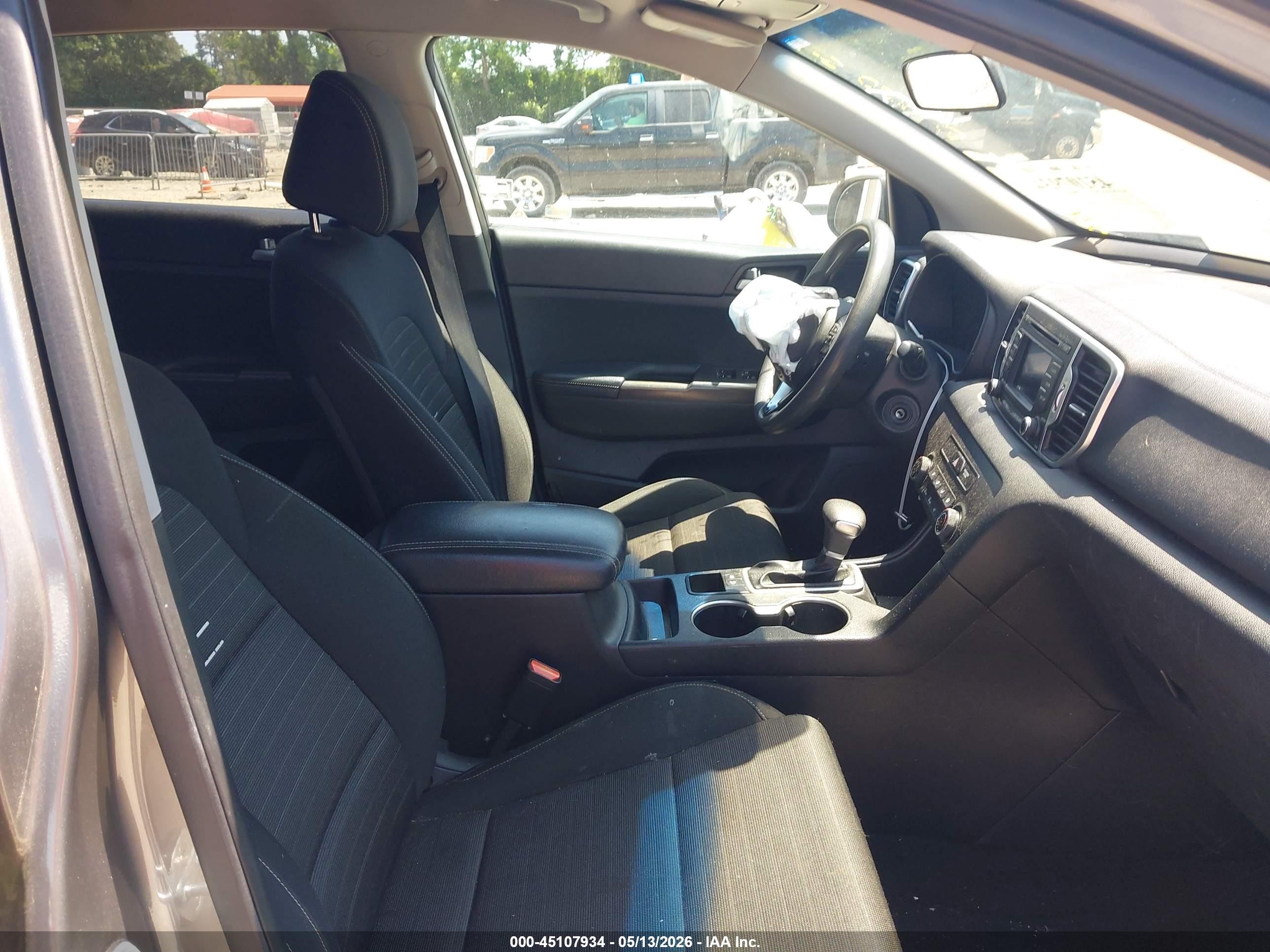 2018 Kia Sportage Lx Gray vin: KNDPM3AC0J7302409
