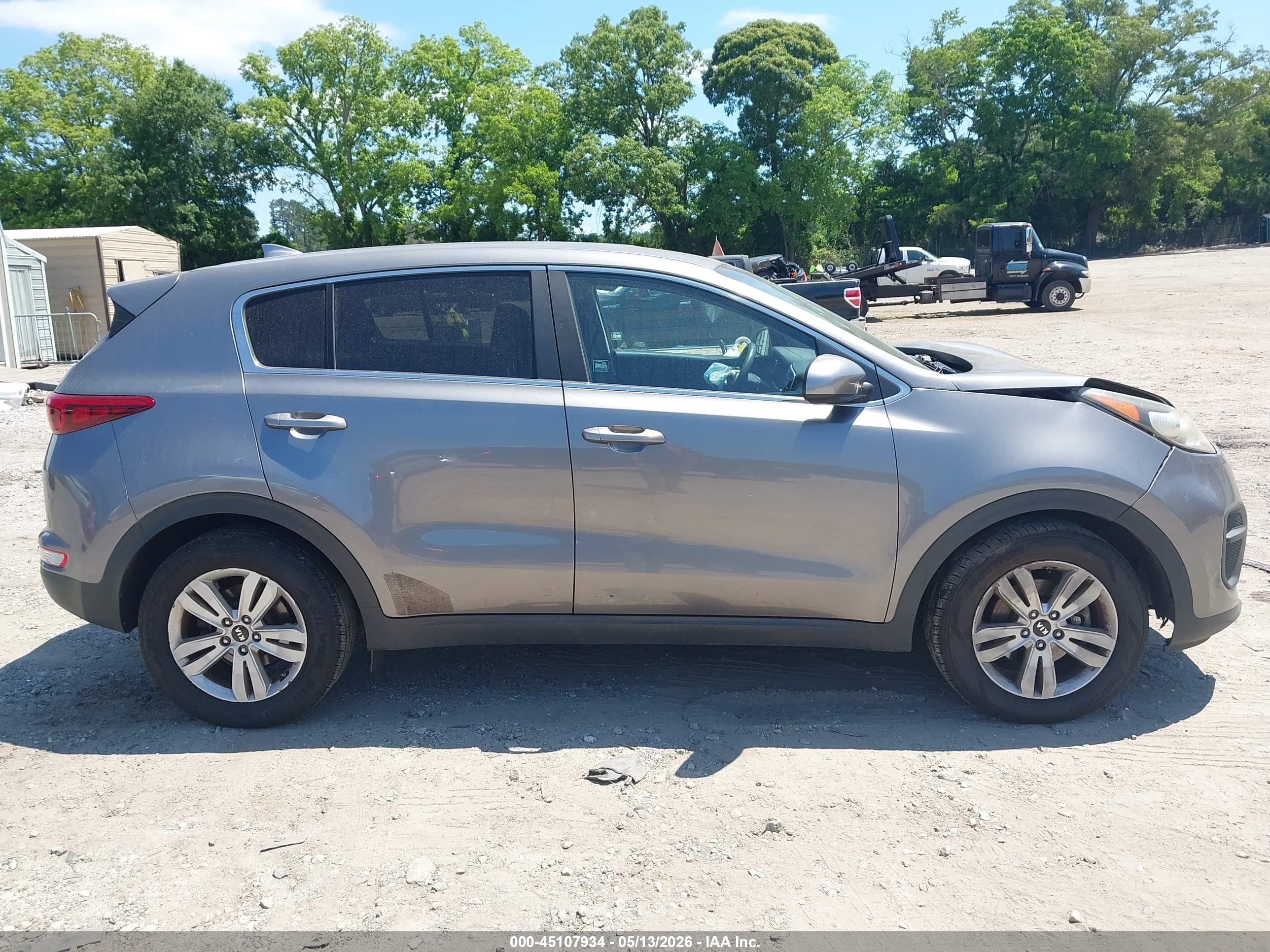 2018 Kia Sportage Lx Gray vin: KNDPM3AC0J7302409