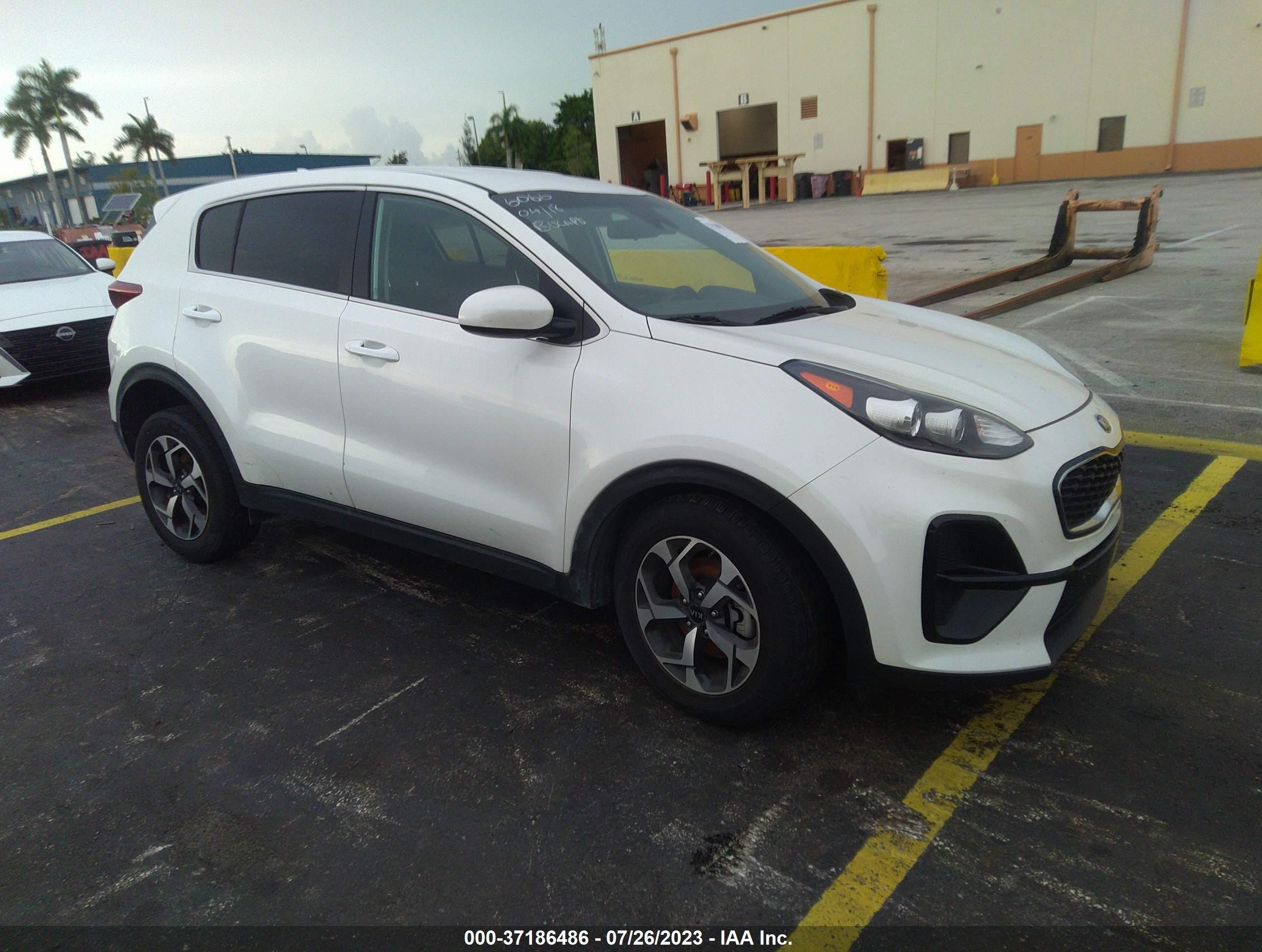 2021 Kia Sportage Lx White vin: KNDPM3AC0M7896066