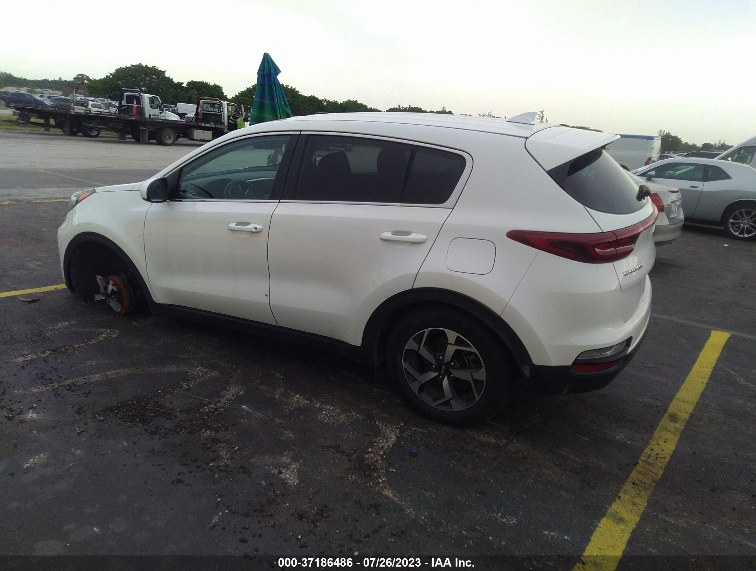 2021 Kia Sportage Lx White vin: KNDPM3AC0M7896066
