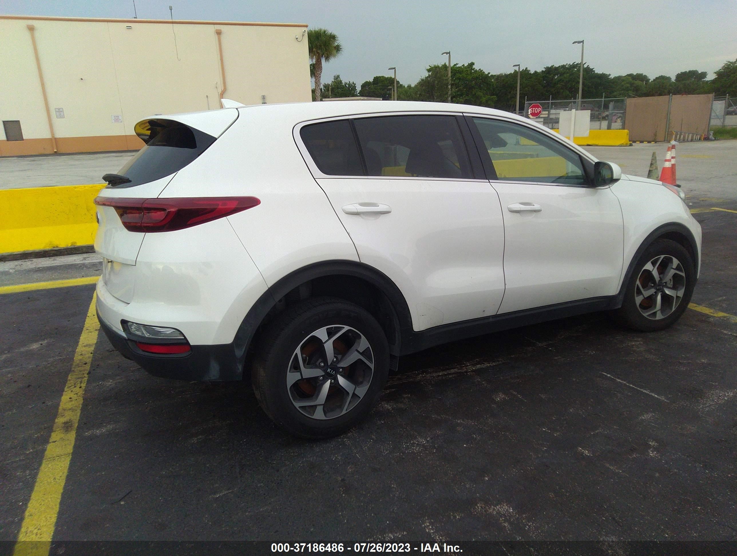 2021 Kia Sportage Lx White vin: KNDPM3AC0M7896066