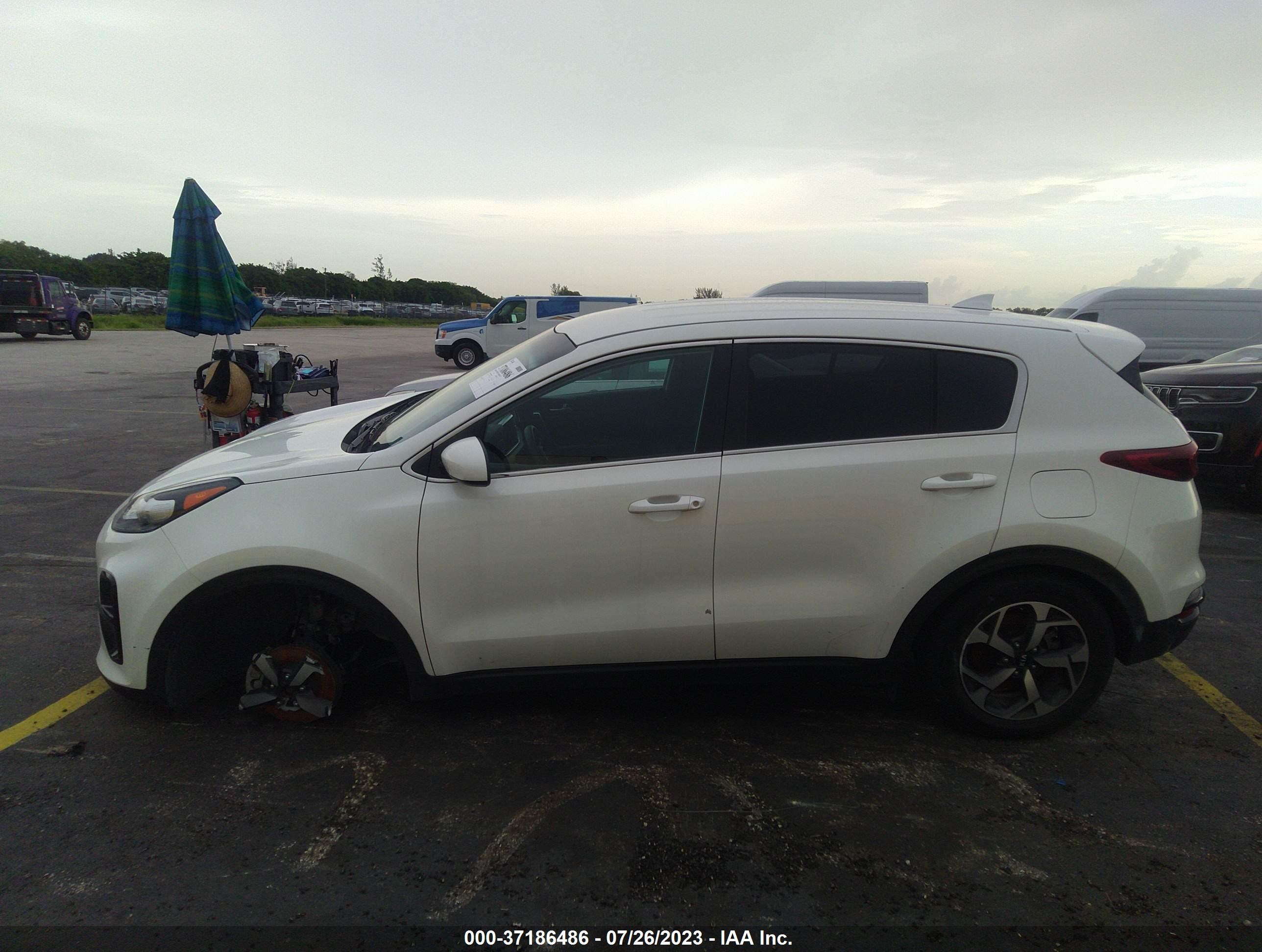 2021 Kia Sportage Lx White vin: KNDPM3AC0M7896066