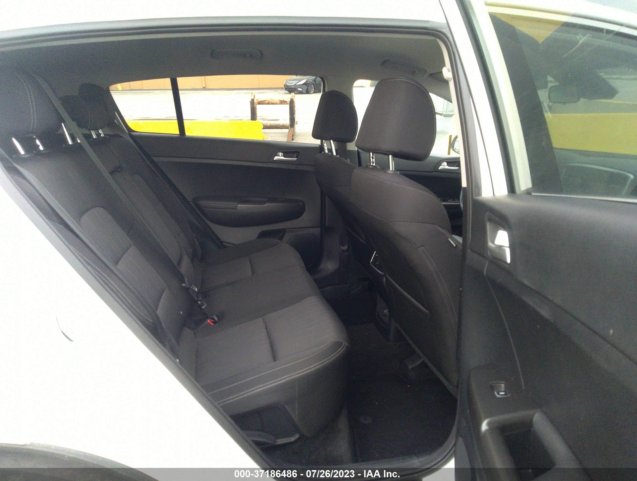2021 Kia Sportage Lx White vin: KNDPM3AC0M7896066