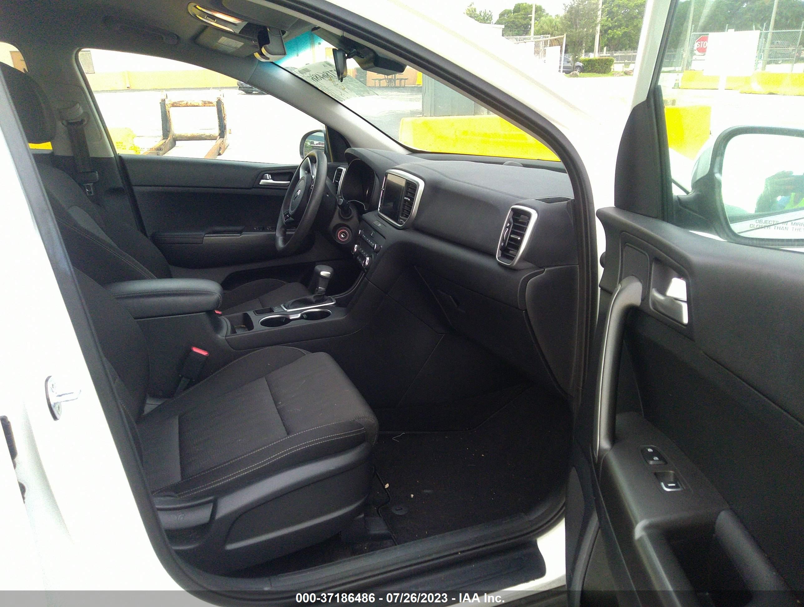 2021 Kia Sportage Lx White vin: KNDPM3AC0M7896066