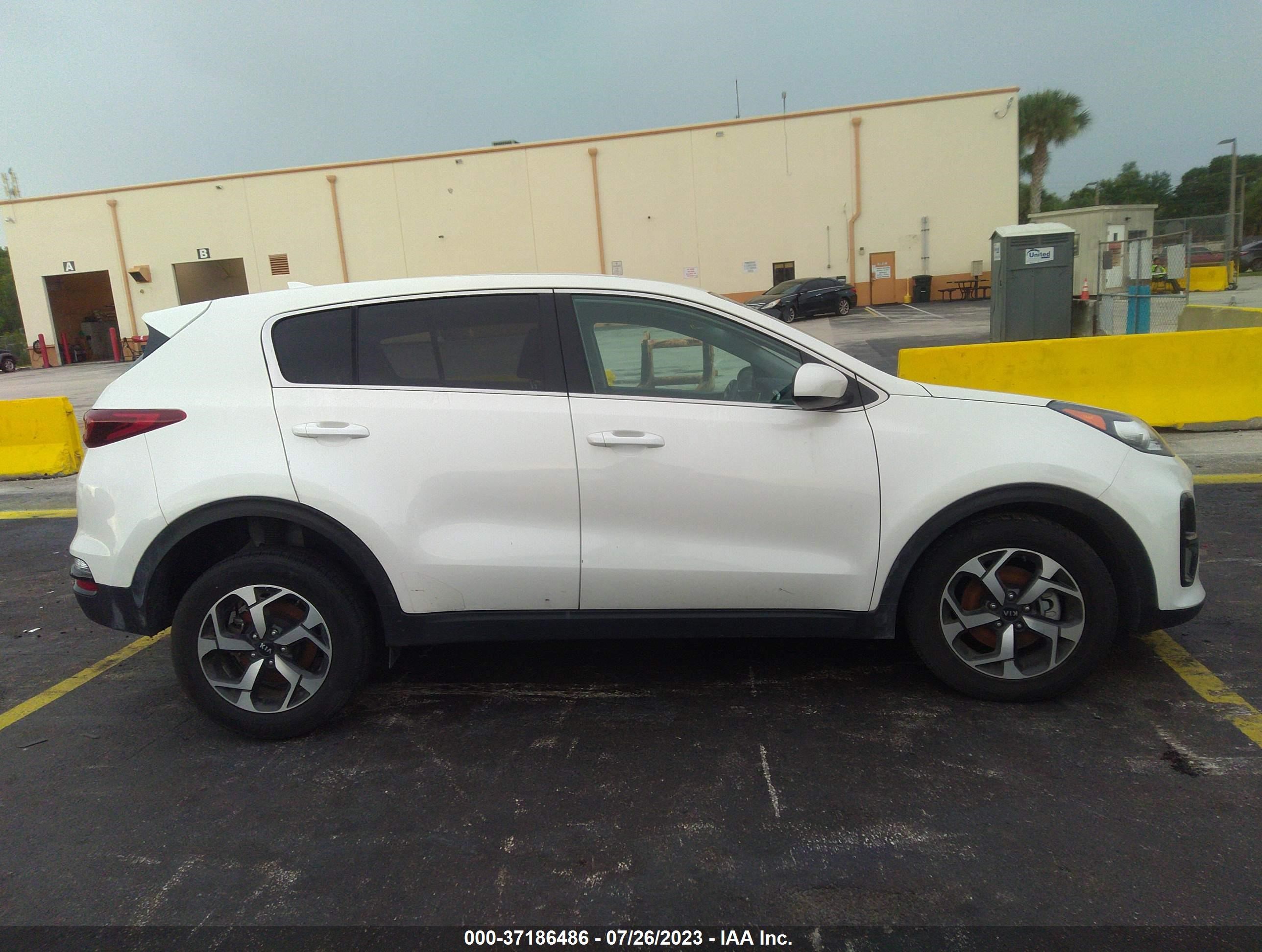 2021 Kia Sportage Lx White vin: KNDPM3AC0M7896066