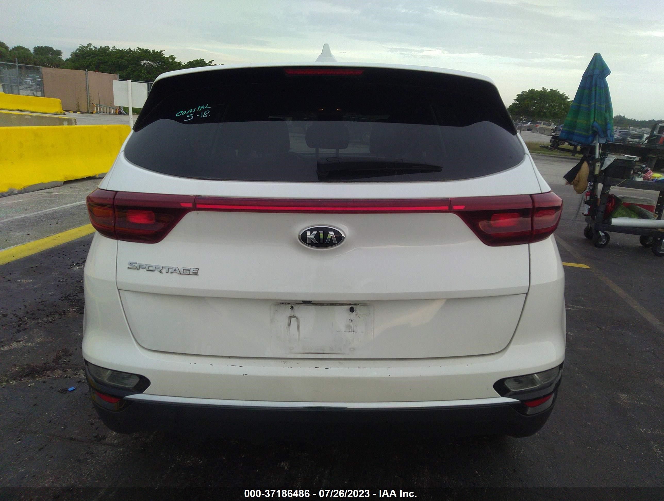 2021 Kia Sportage Lx White vin: KNDPM3AC0M7896066