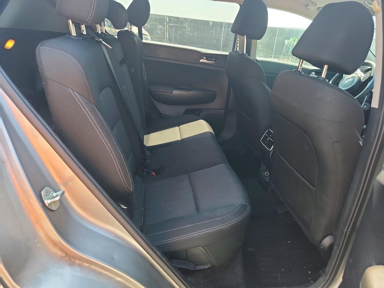 2021 Kia Sportage Lx Silver vin: KNDPM3AC1M7944934