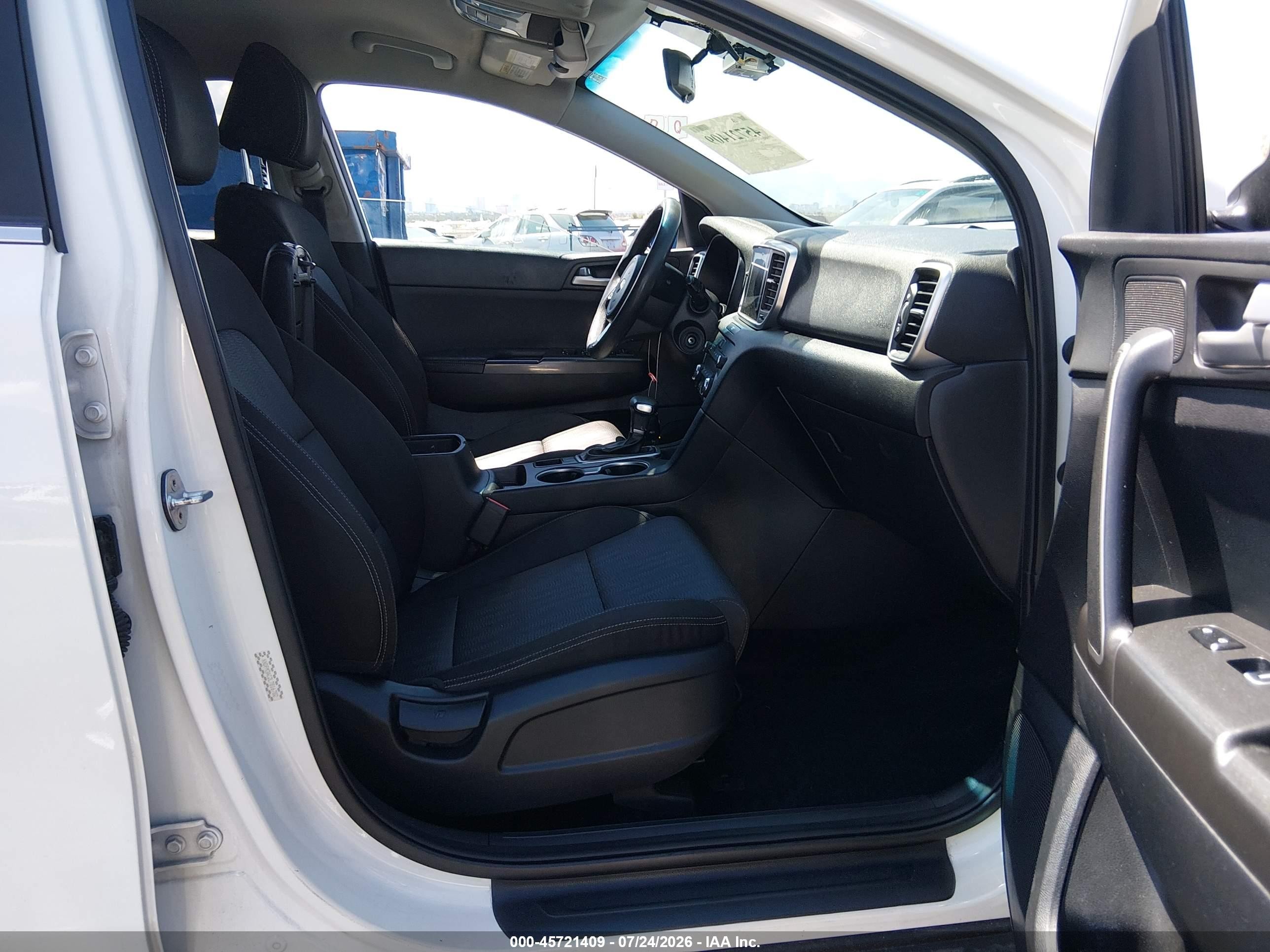 2020 Kia Sportage Lx Белый vin: KNDPM3AC2L7816782