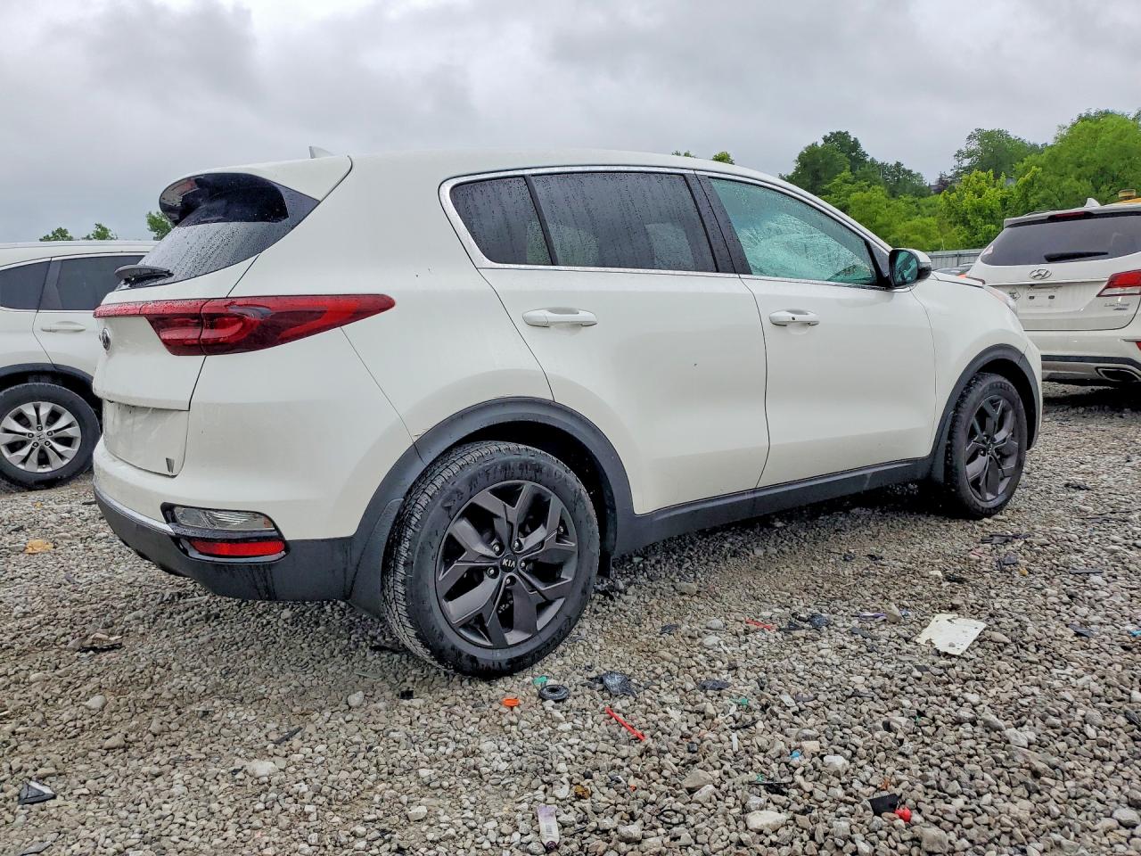 2022 Kia Sportage Lx Белый vin: KNDPM3AC5N7006372