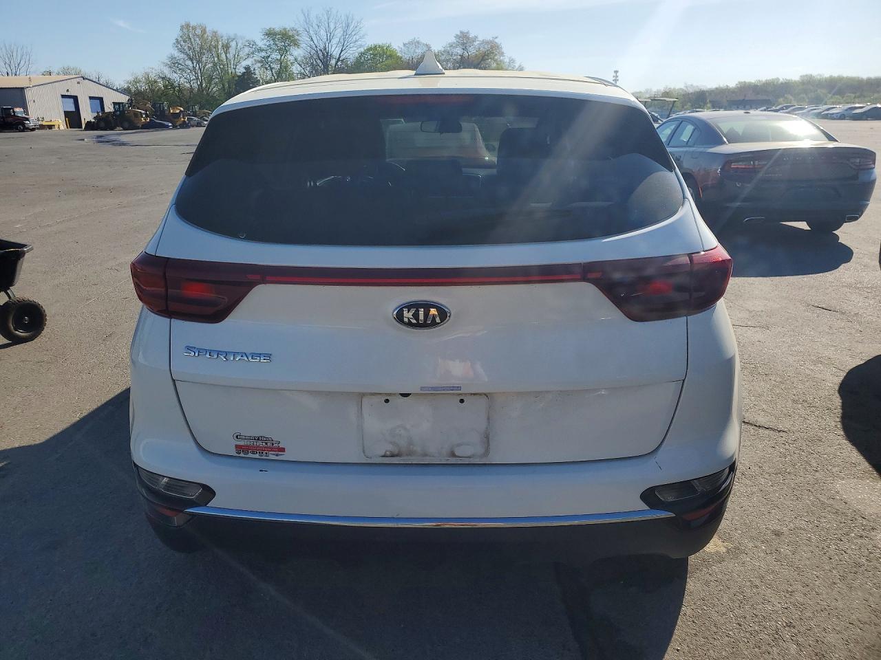 2021 Kia Sportage Lx White vin: KNDPM3AC6M7893401