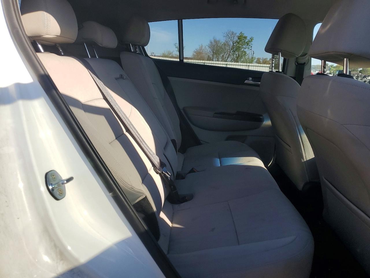2021 Kia Sportage Lx White vin: KNDPM3AC6M7893401